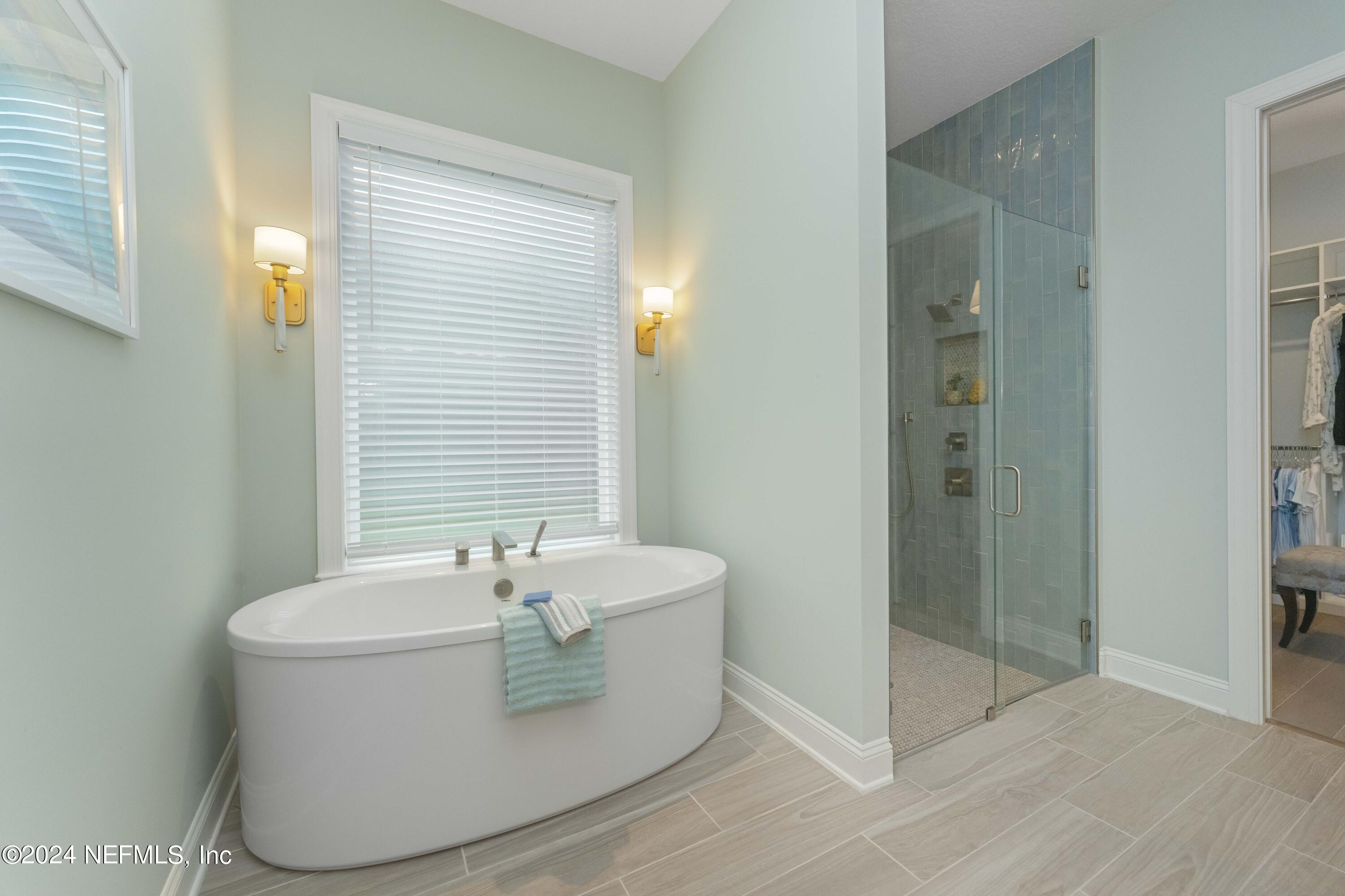 194 HILLENDALE Circle