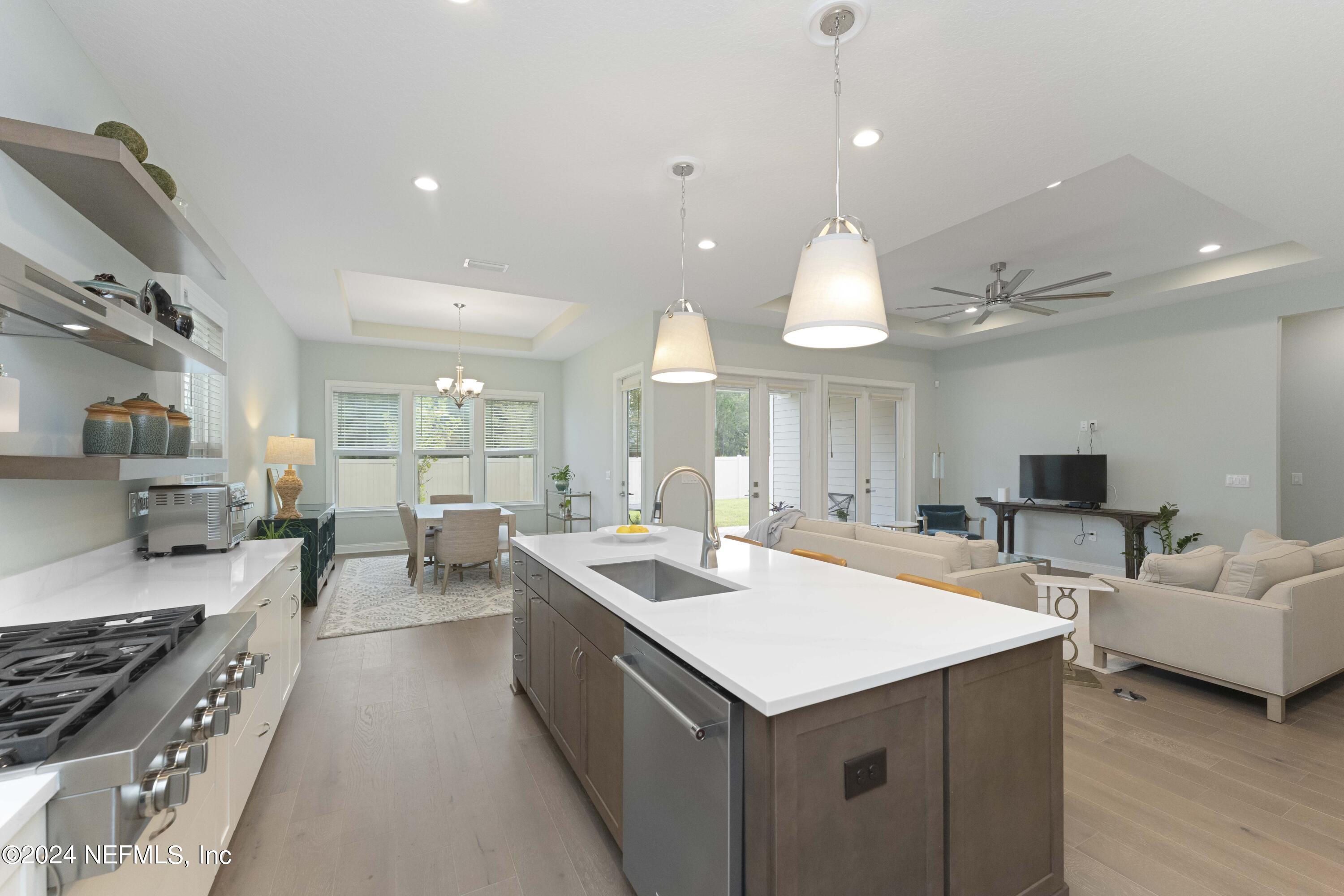 194 HILLENDALE Circle