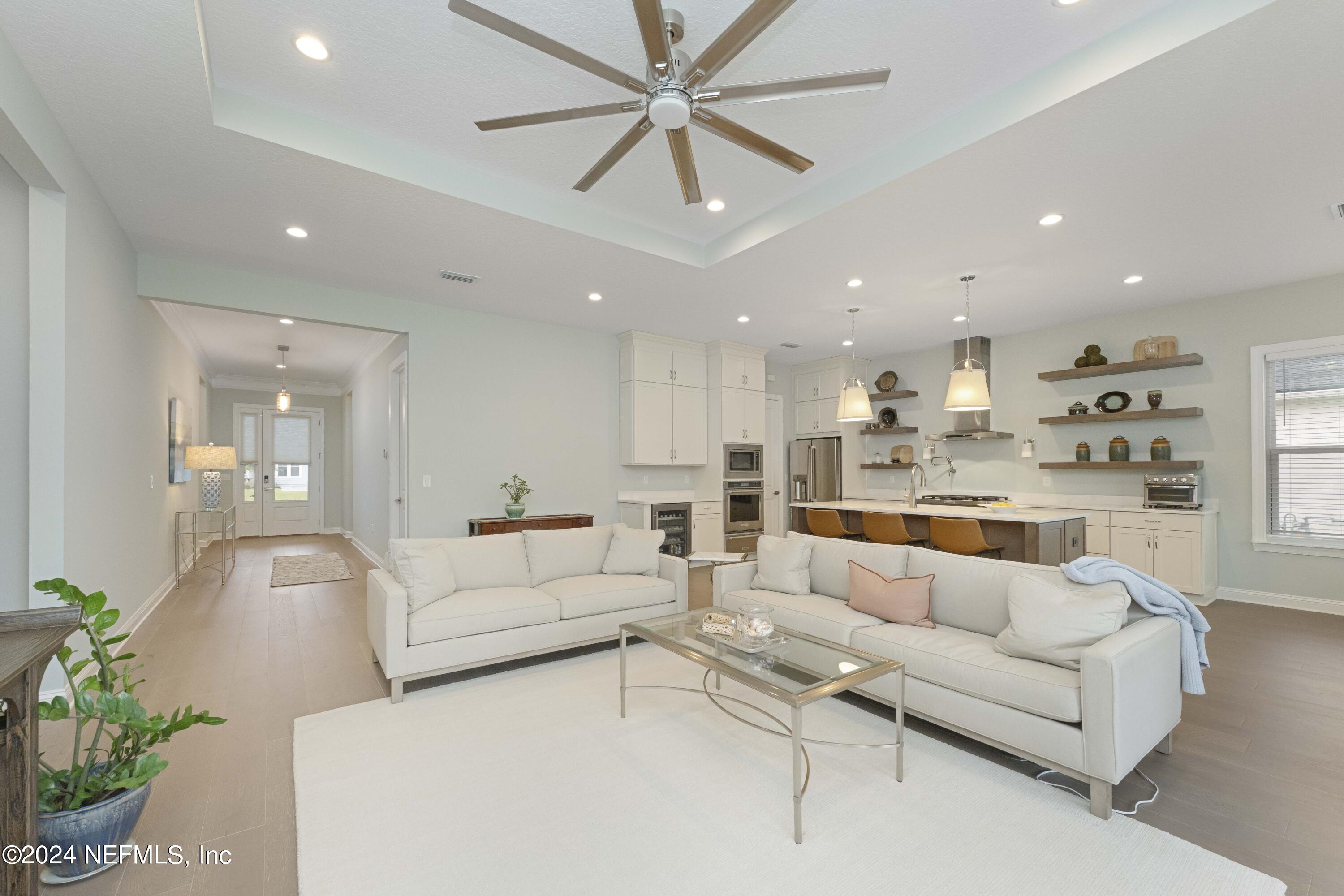 194 HILLENDALE Circle