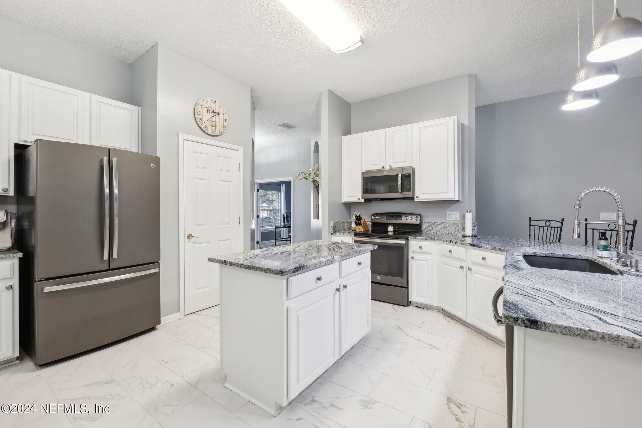 3150 WANDERING OAKS Drive