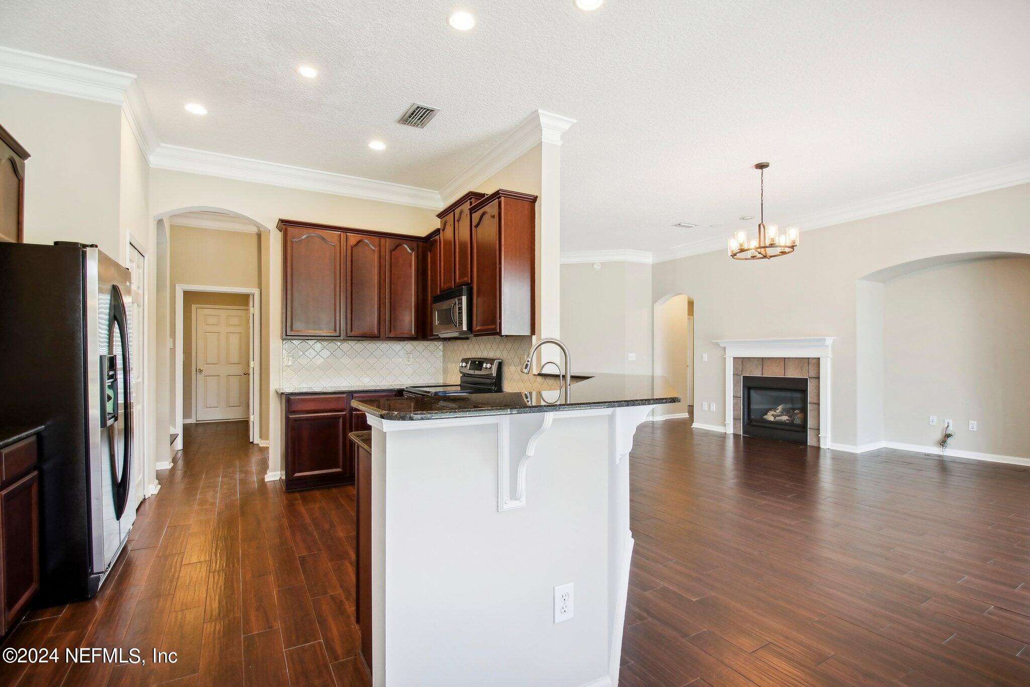 1008 WELAKA Way