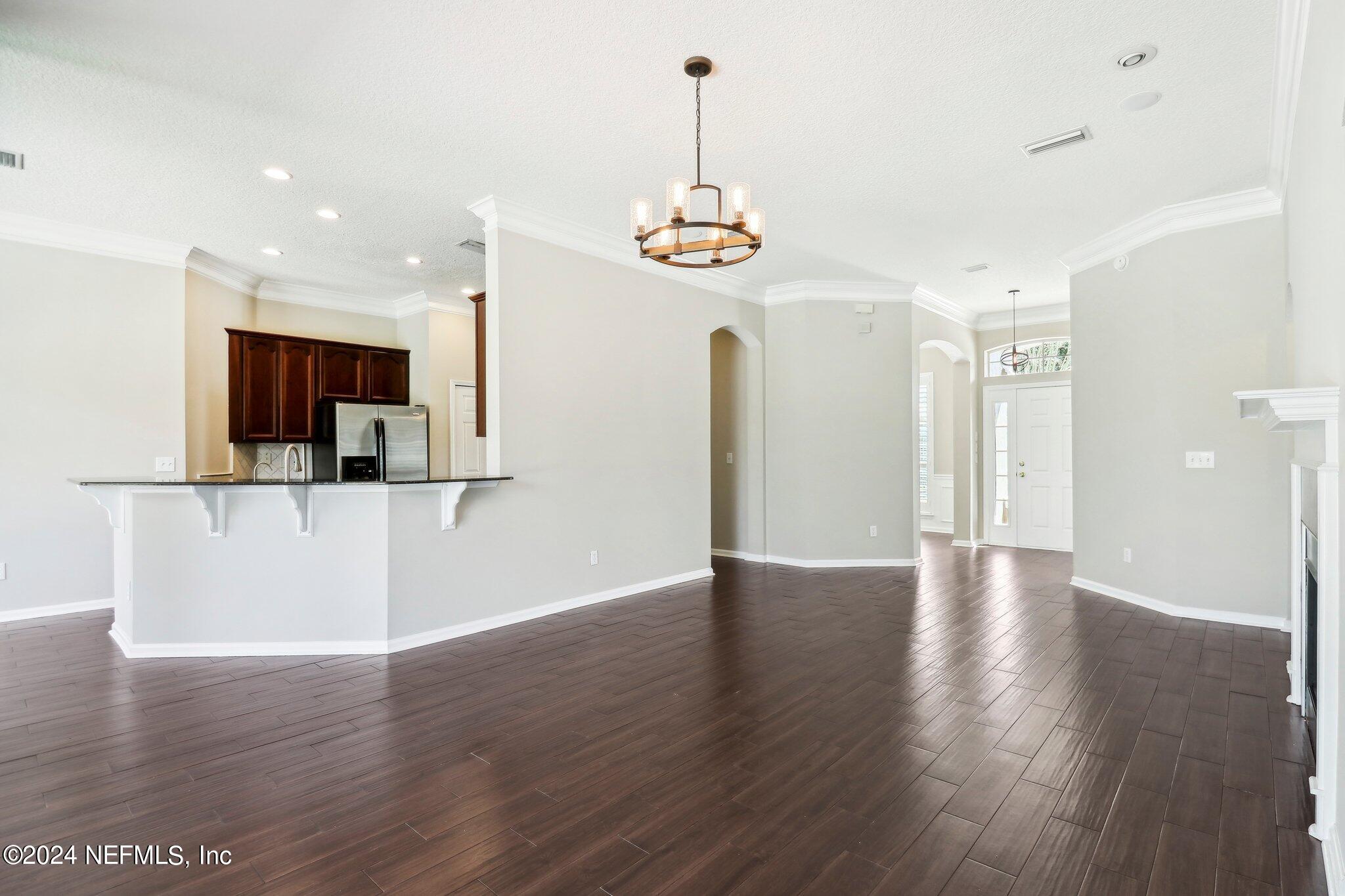 1008 WELAKA Way
