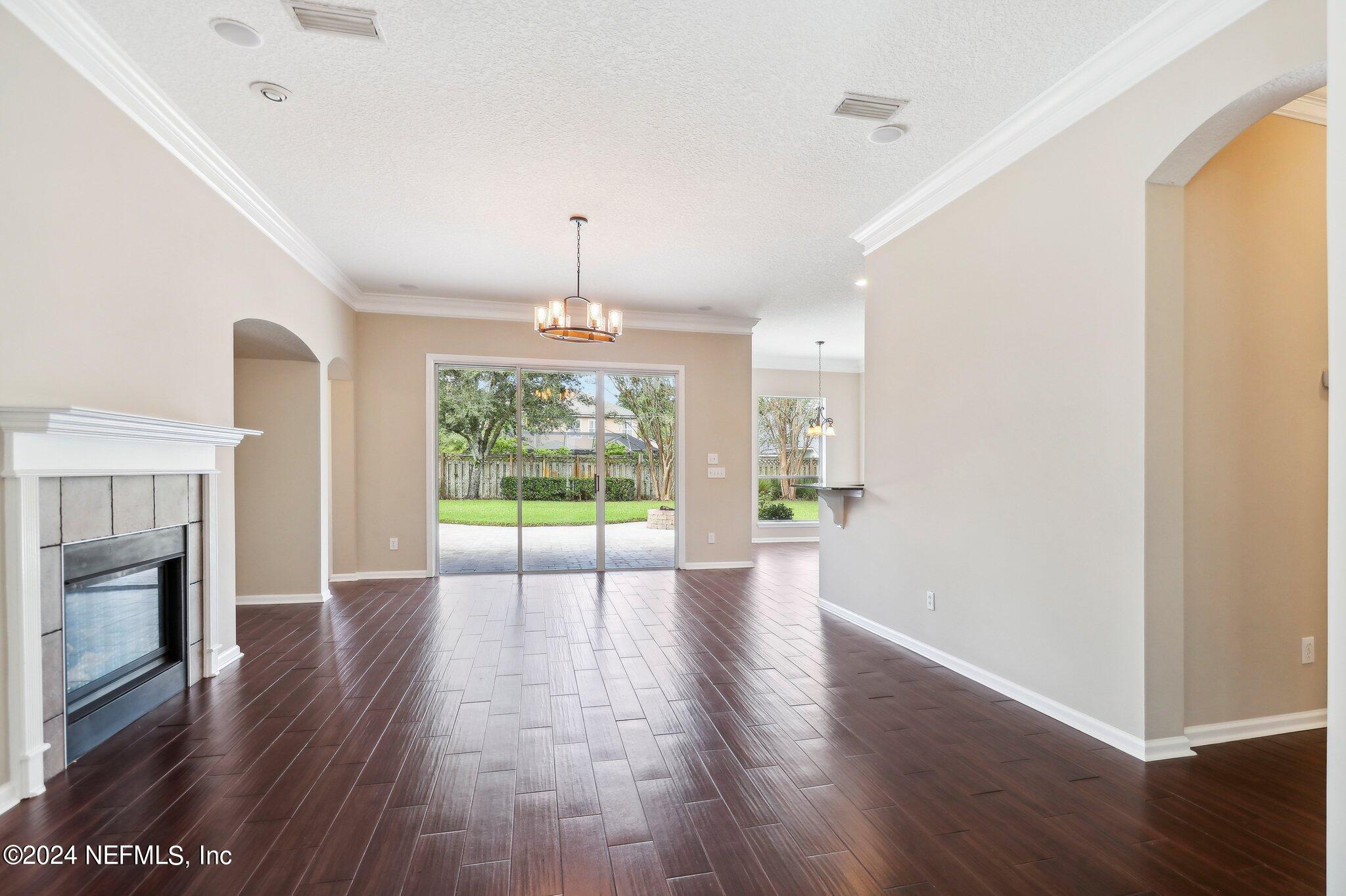 1008 WELAKA Way