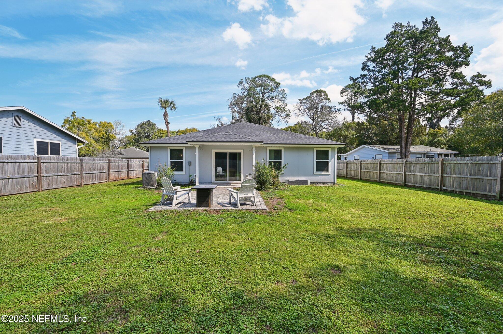 411 N CYPRESS Avenue