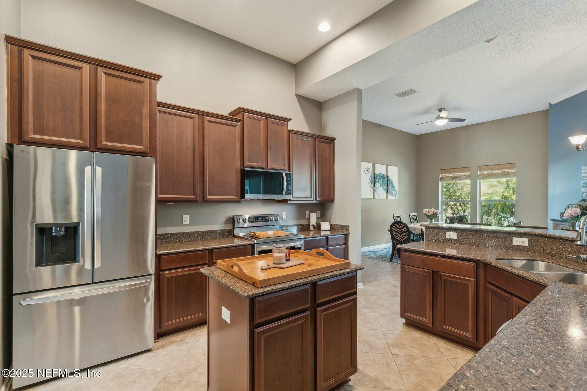 244 W BERKSWELL Drive, St. Johns