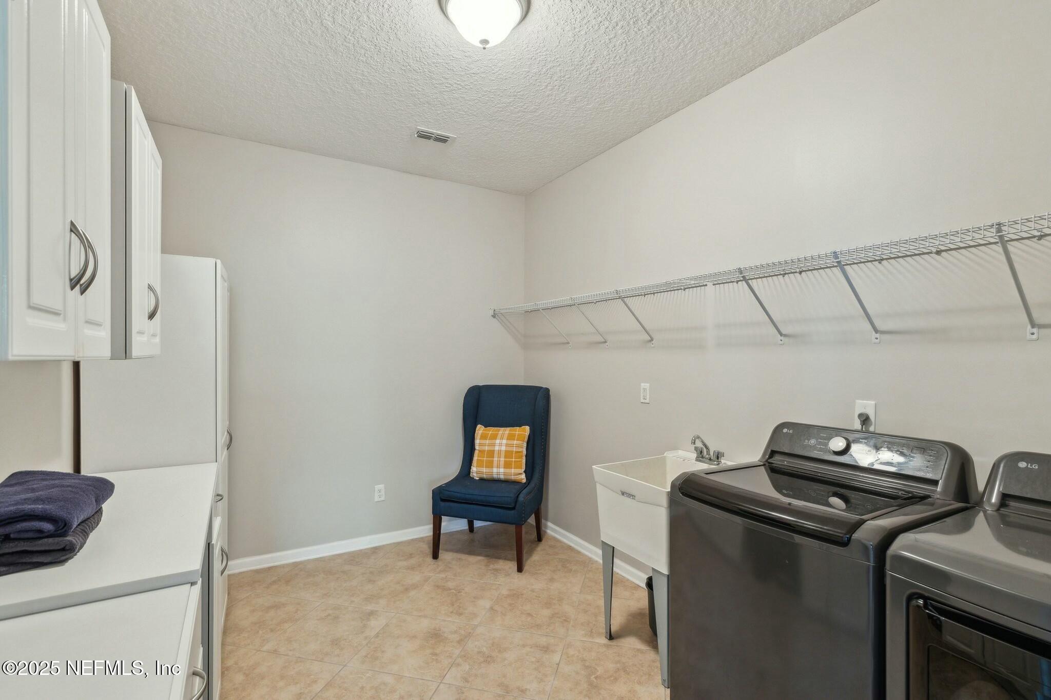 244 W BERKSWELL Drive, St. Johns