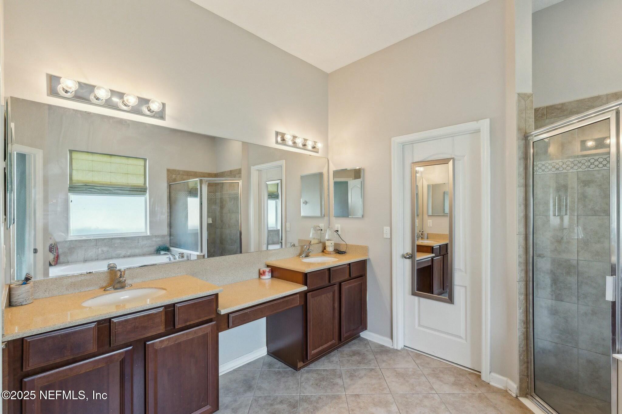 244 W BERKSWELL Drive, St. Johns