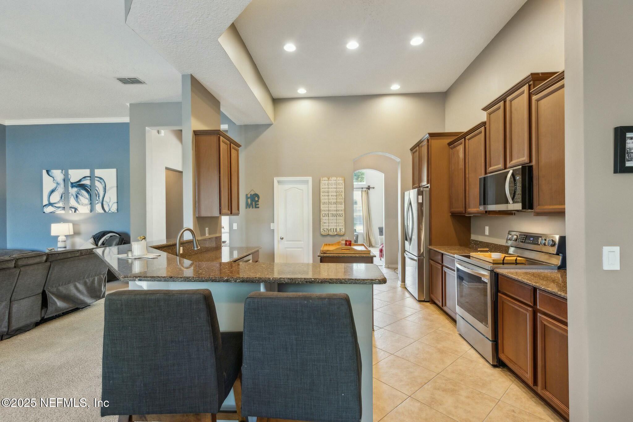 244 W BERKSWELL Drive, St. Johns
