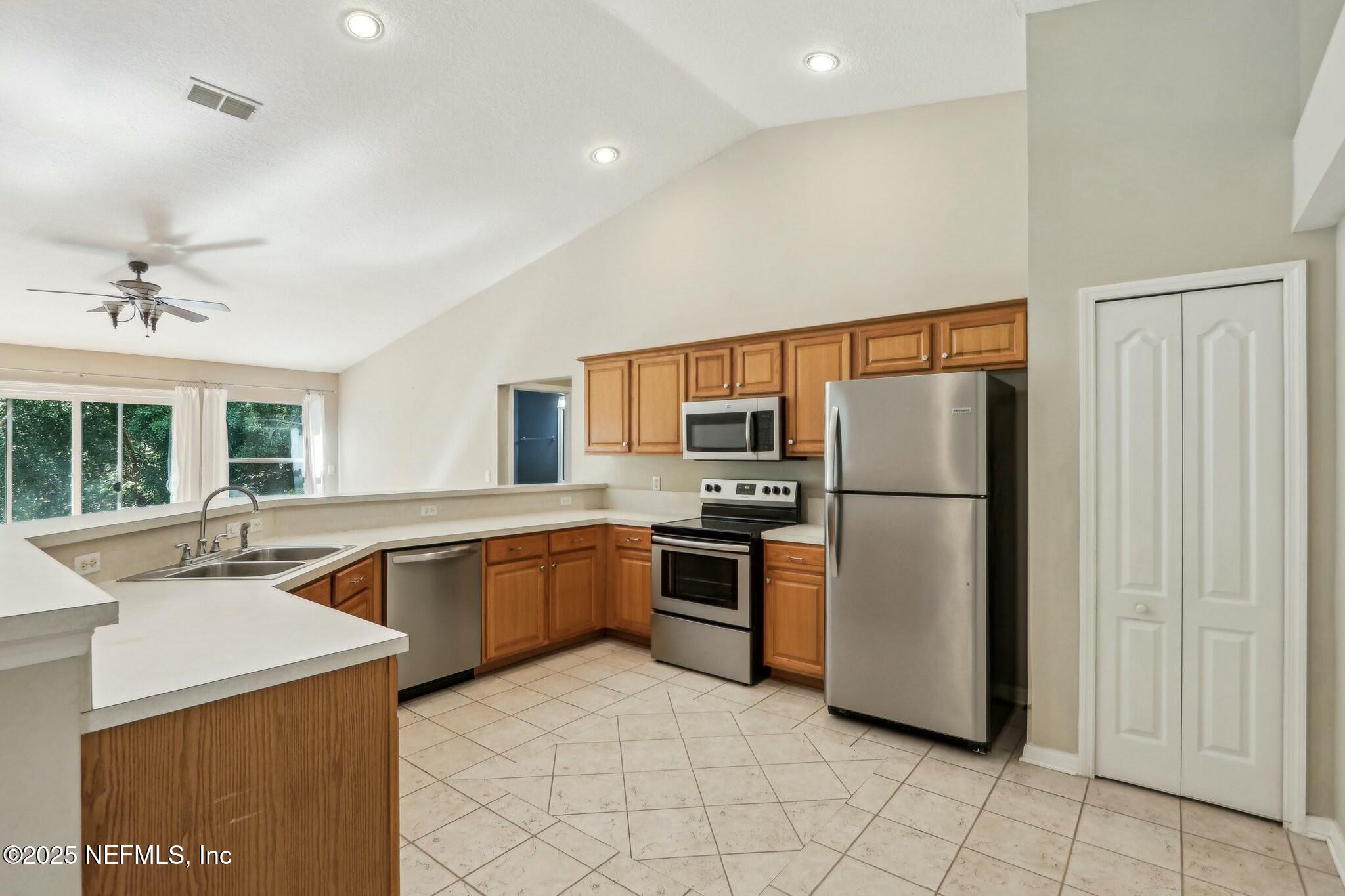 225 JOHNS GLEN Drive, St. Johns