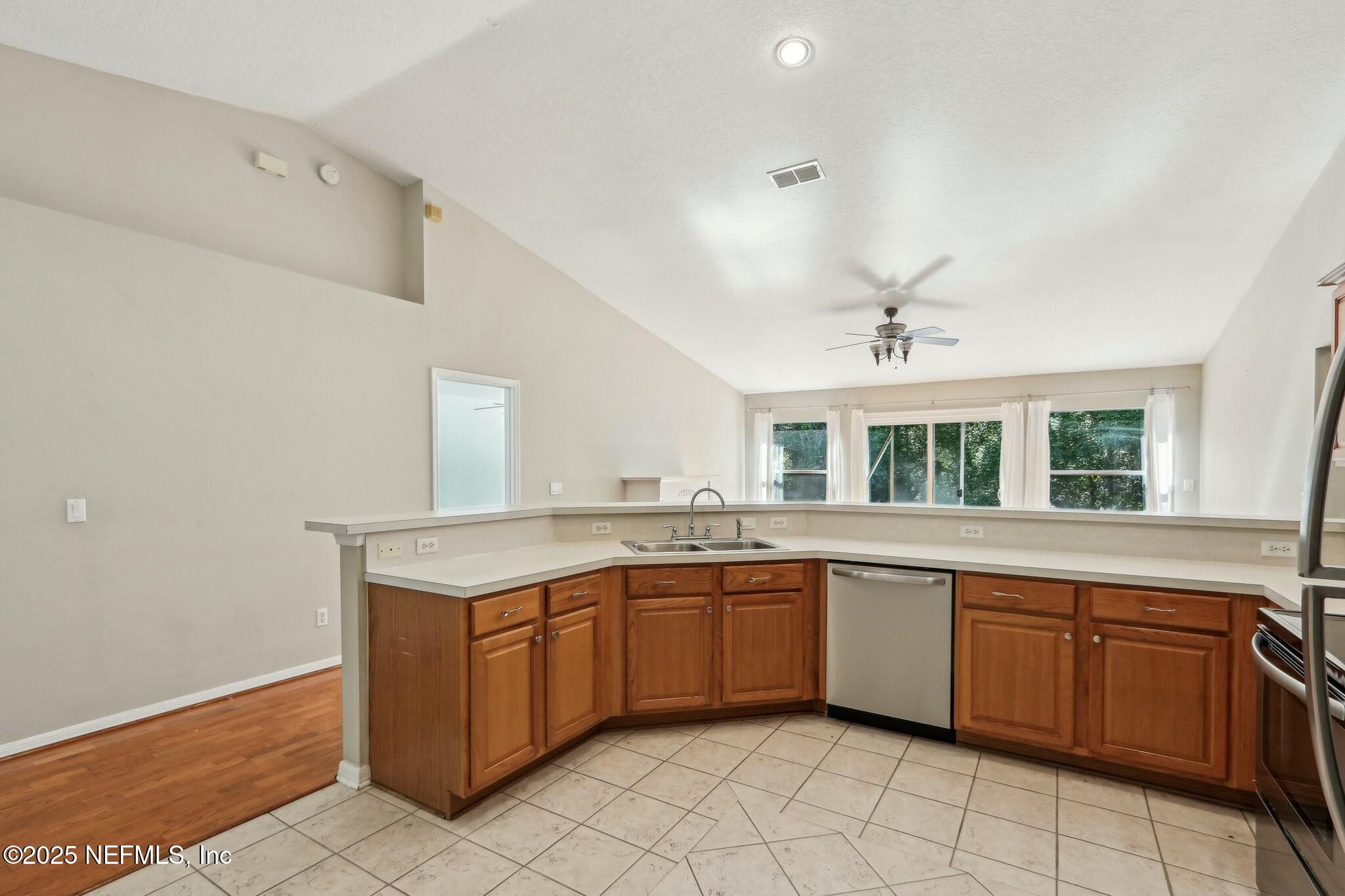 225 JOHNS GLEN Drive, St. Johns