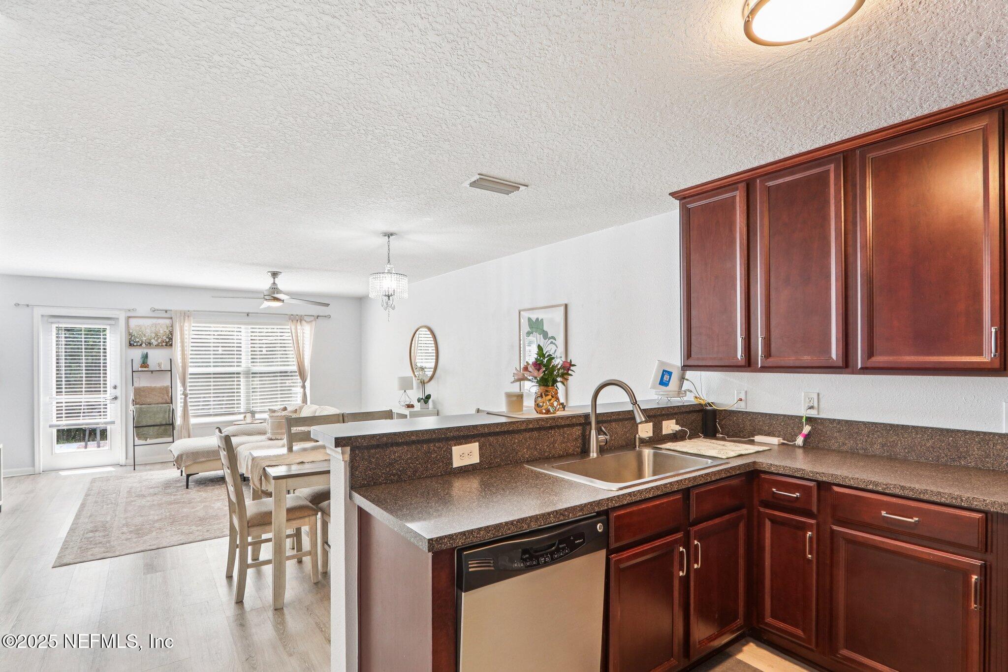 832 BLACK CHERRY Drive S, St. Johns