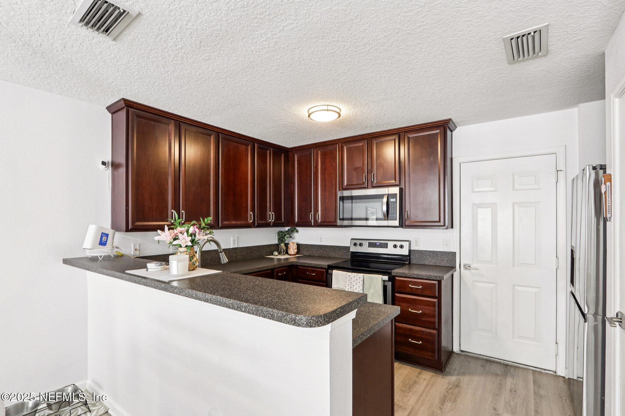 832 BLACK CHERRY Drive S, St. Johns