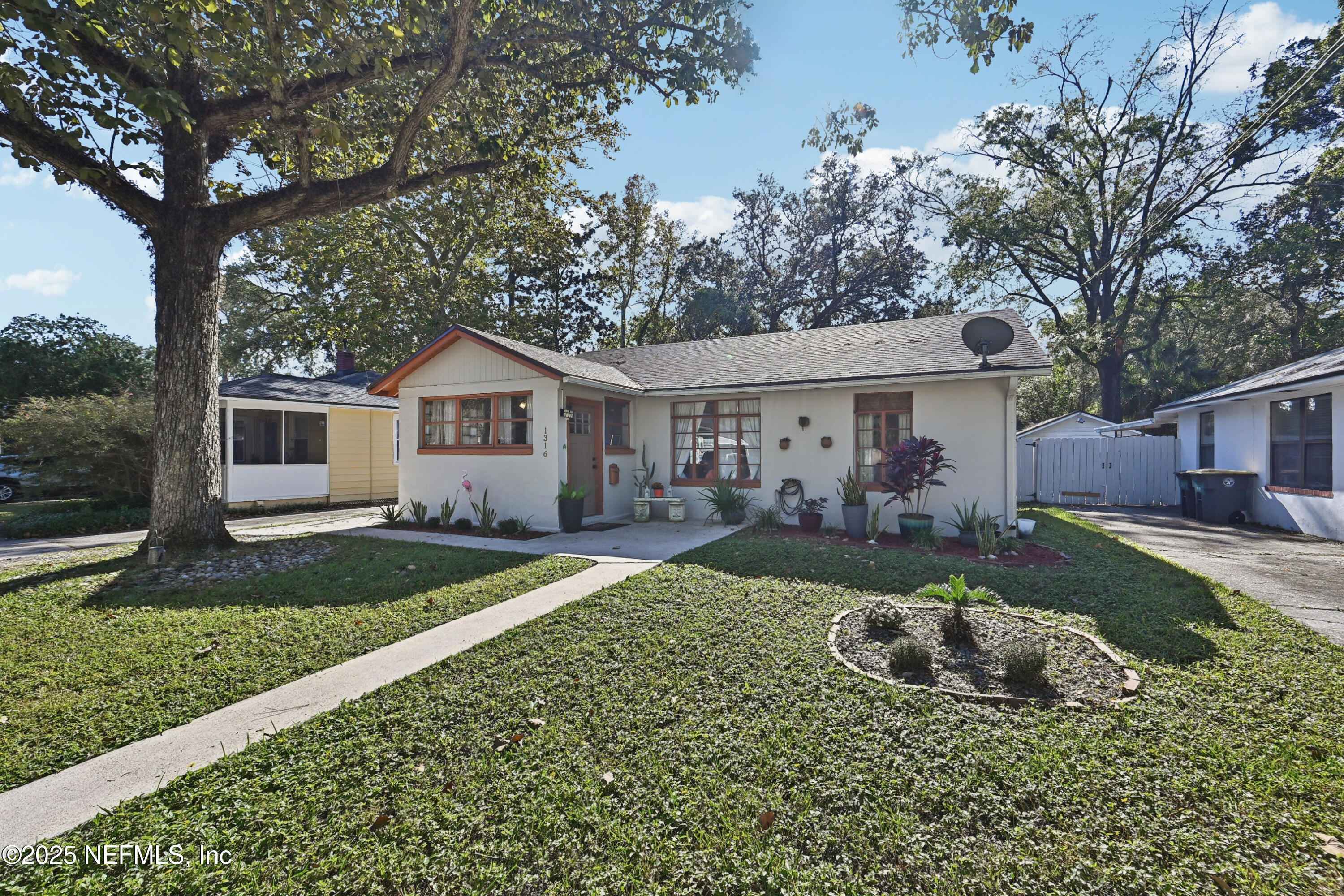 1316 RENSSELAER Avenue