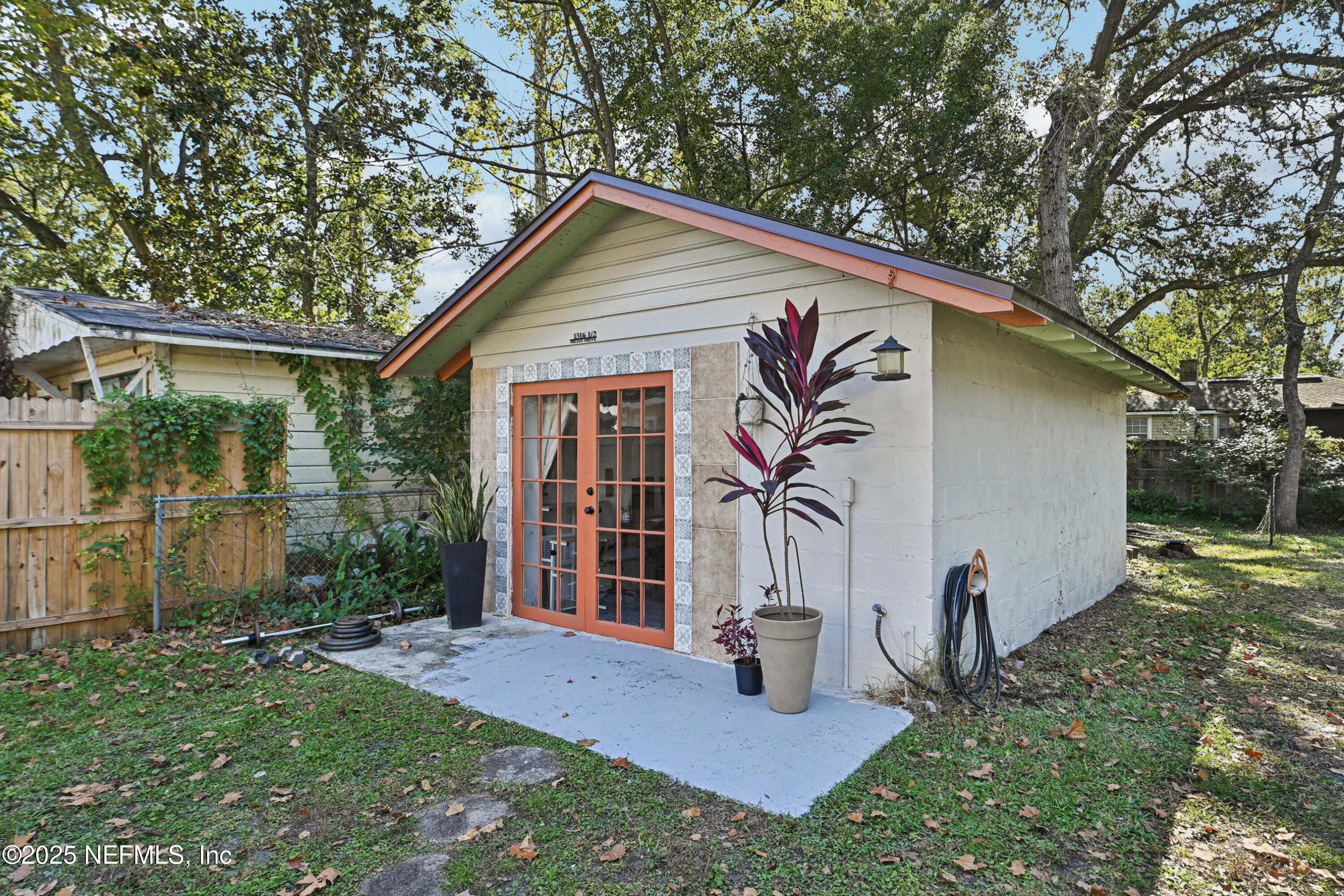 1316 RENSSELAER Avenue