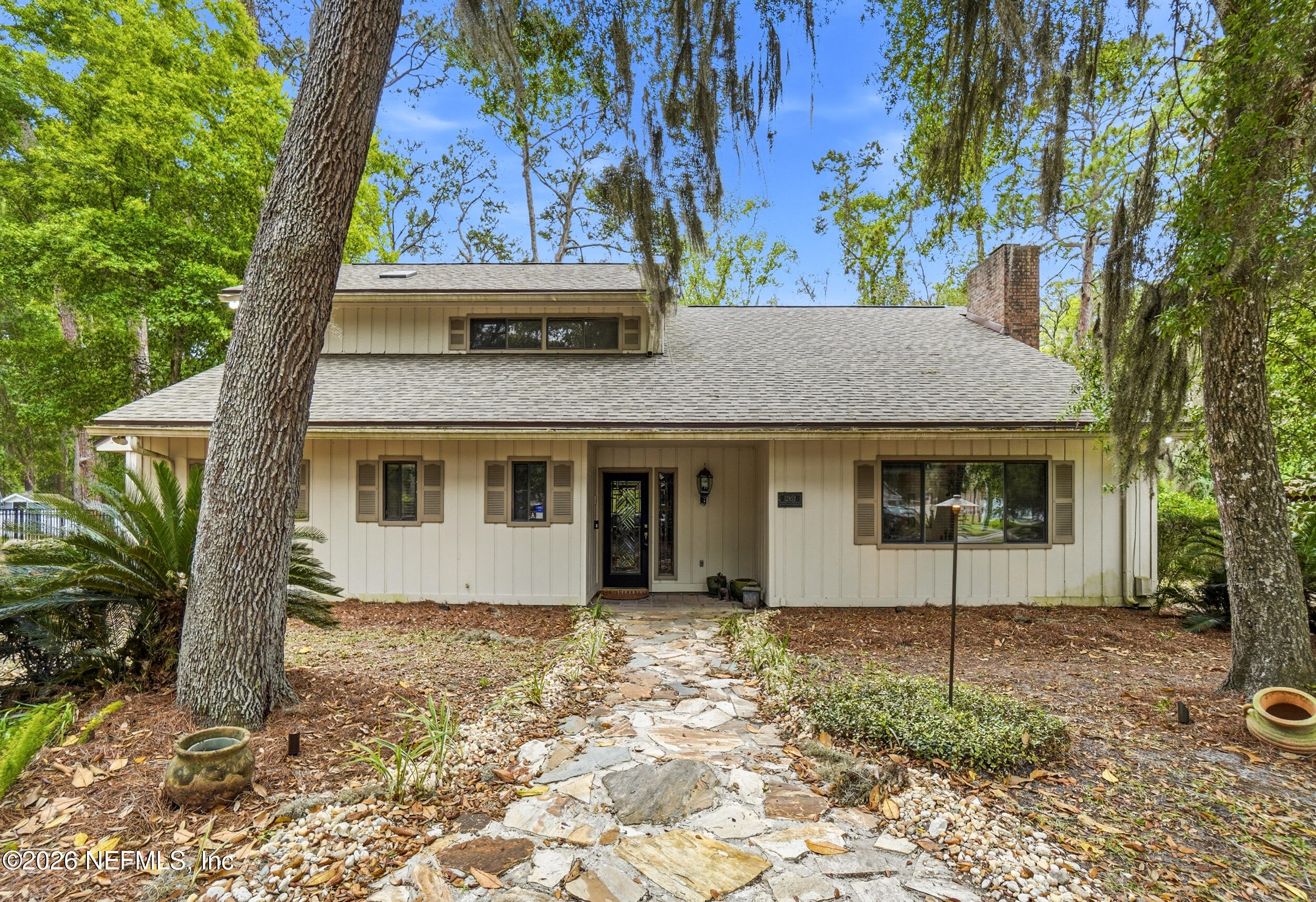 12852 LONGVIEW Drive W