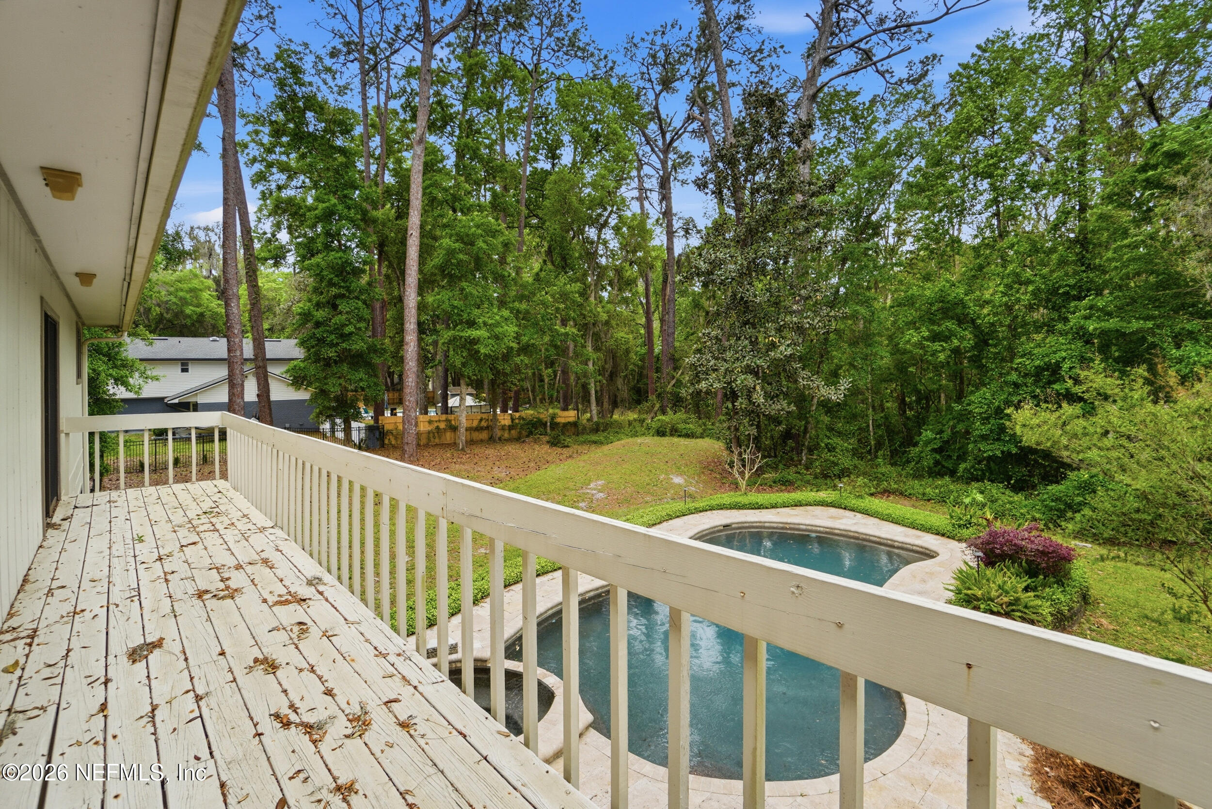 12852 LONGVIEW Drive W