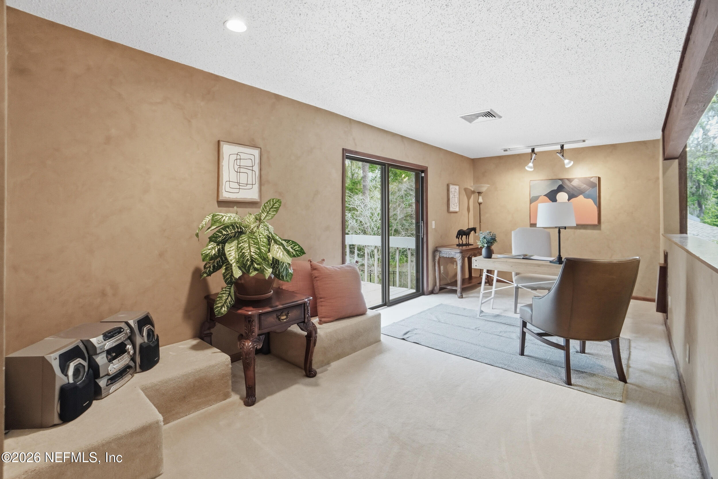 12852 LONGVIEW Drive W