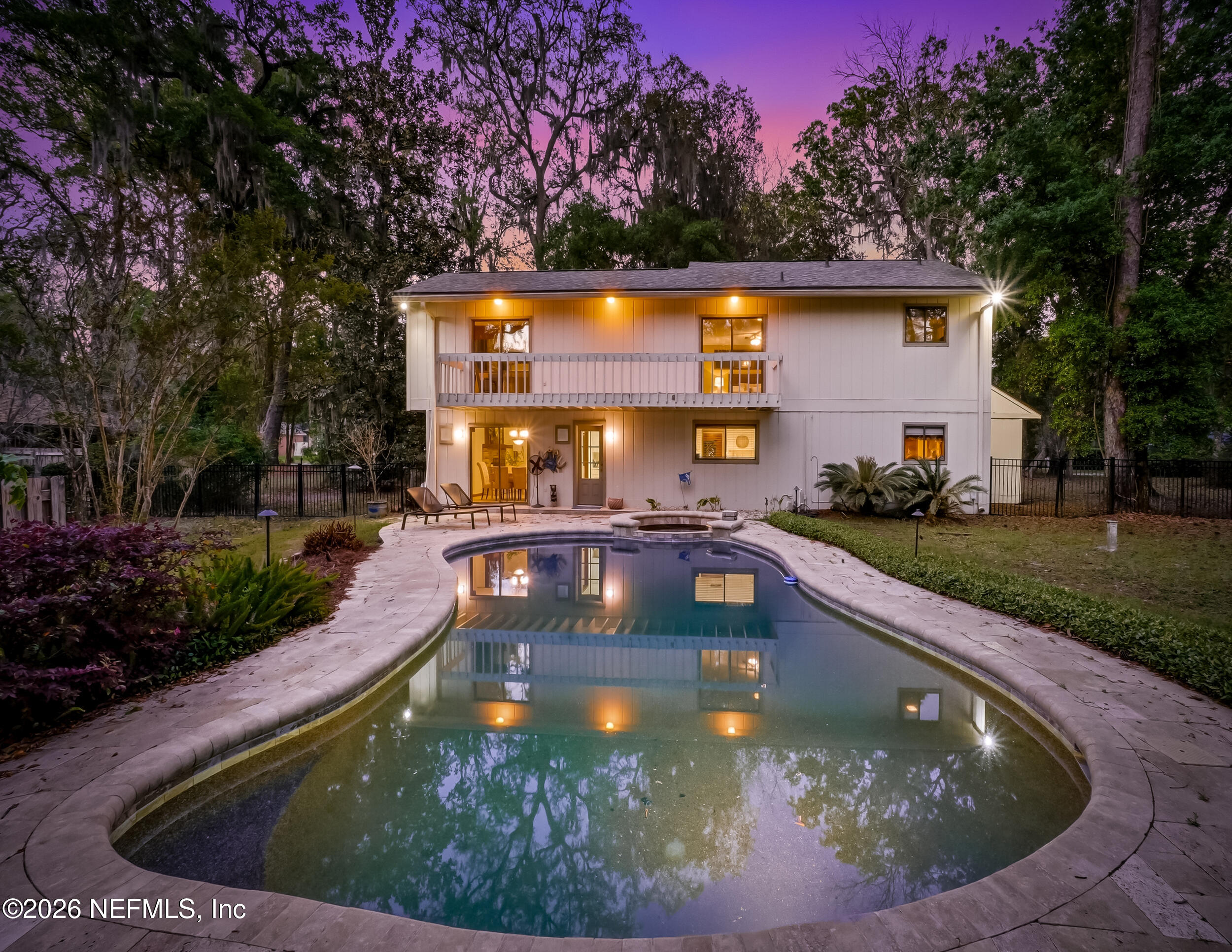 12852 LONGVIEW Drive W