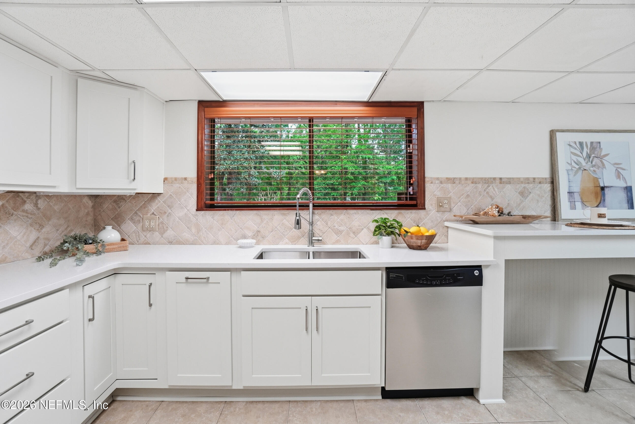 12852 LONGVIEW Drive W