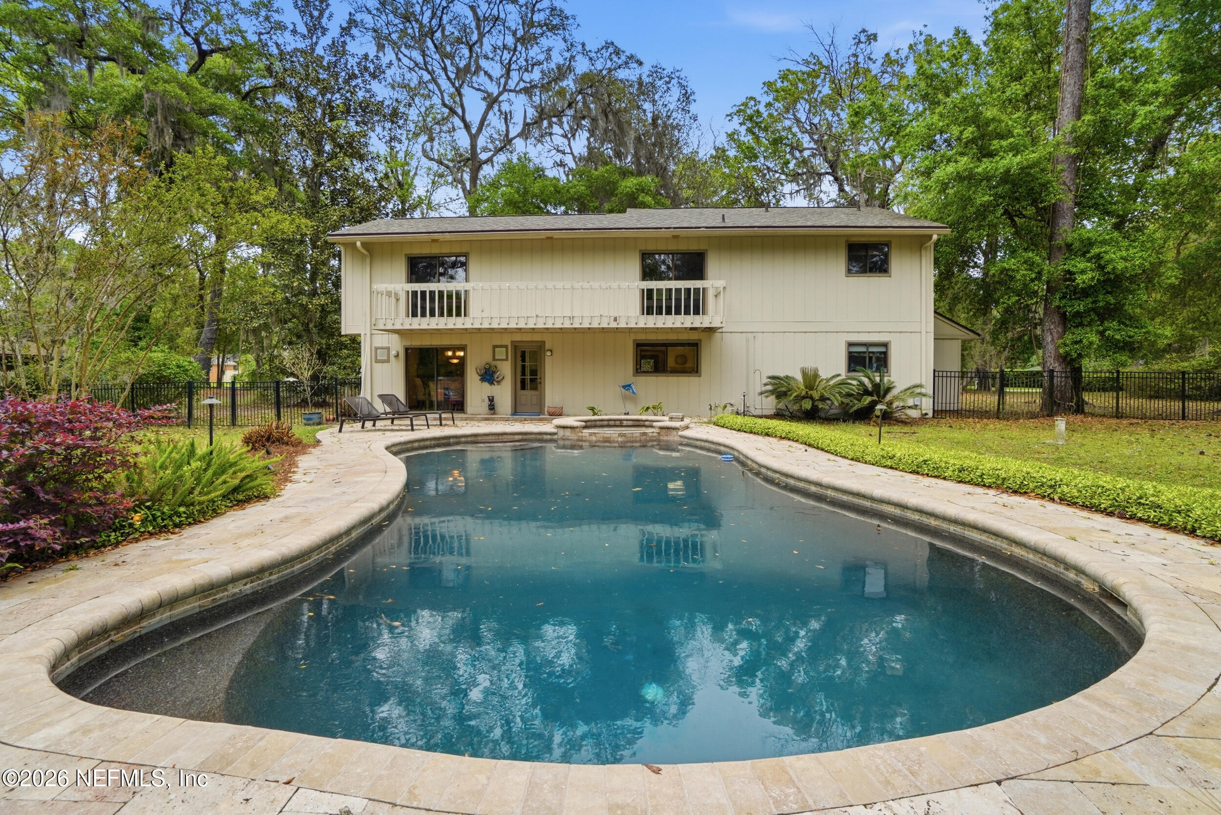 12852 LONGVIEW Drive W