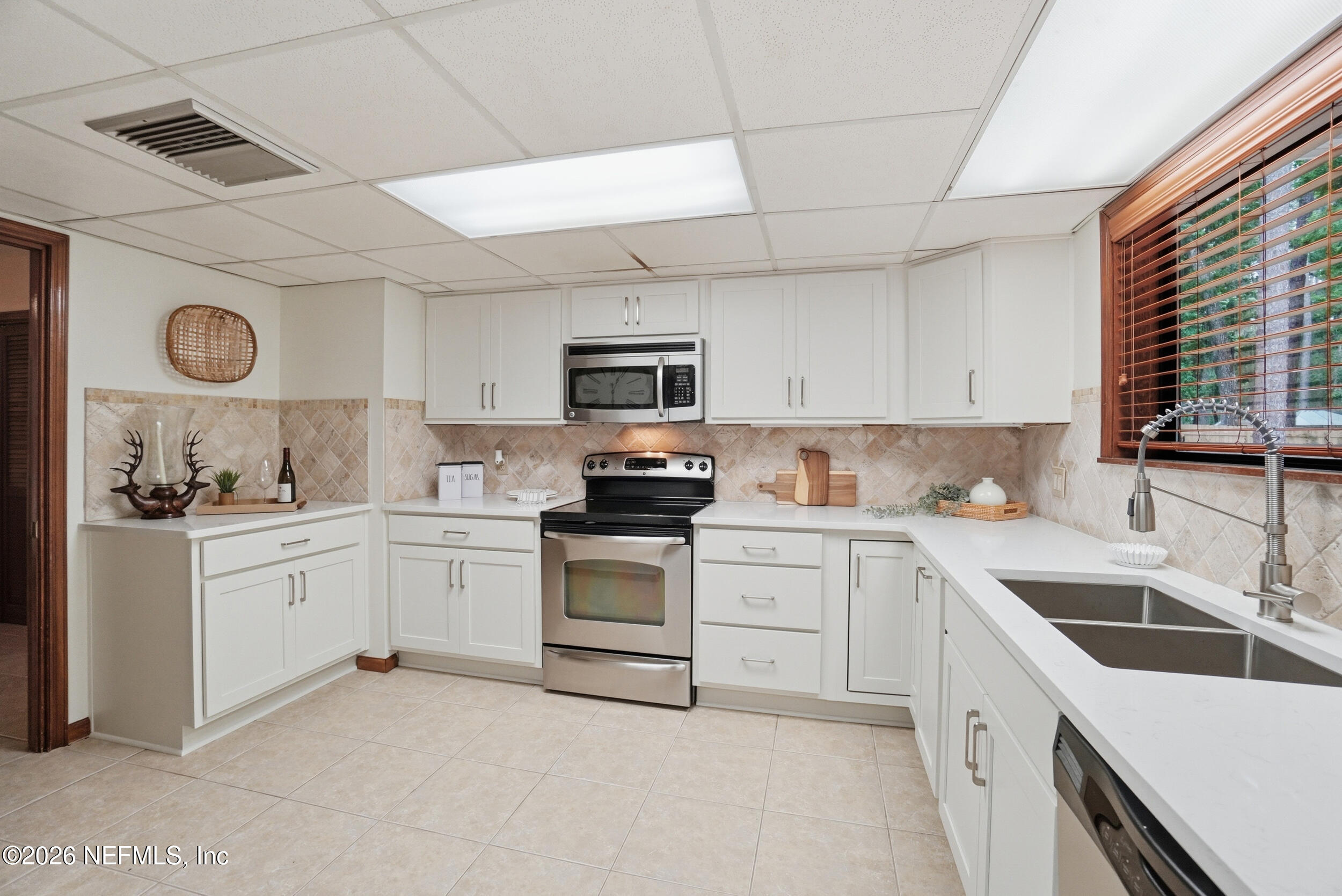 12852 LONGVIEW Drive W