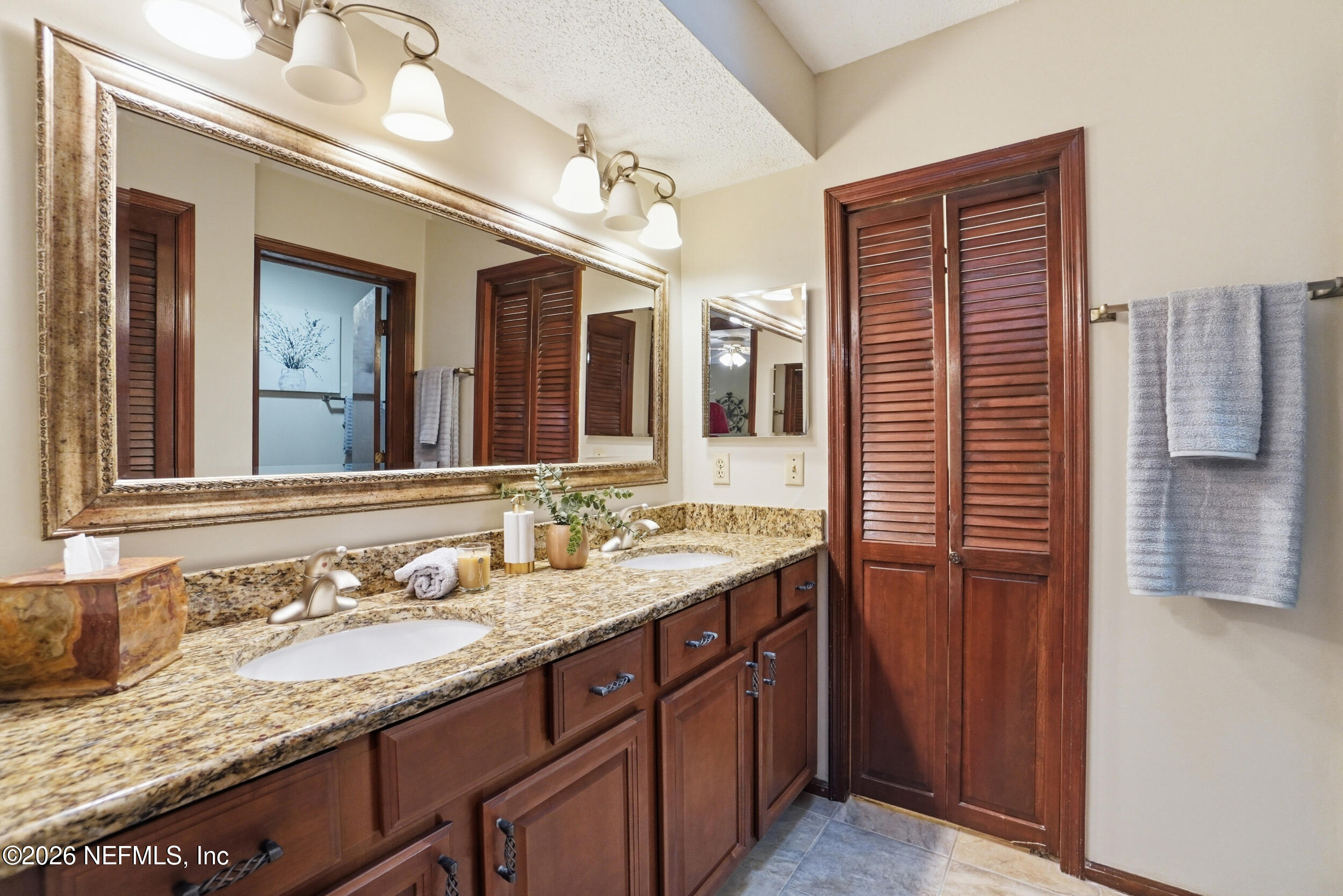 12852 LONGVIEW Drive W