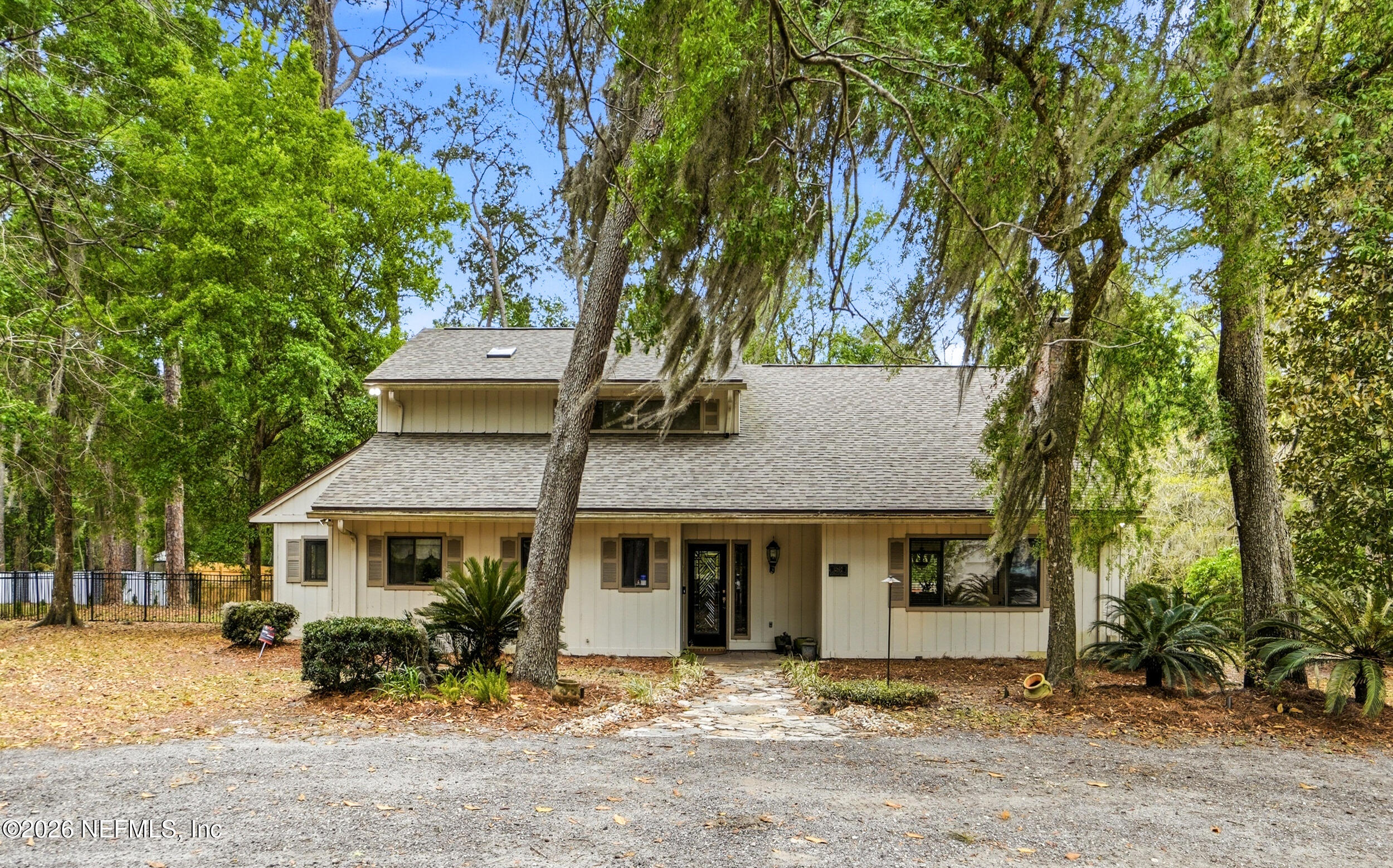 12852 LONGVIEW Drive W