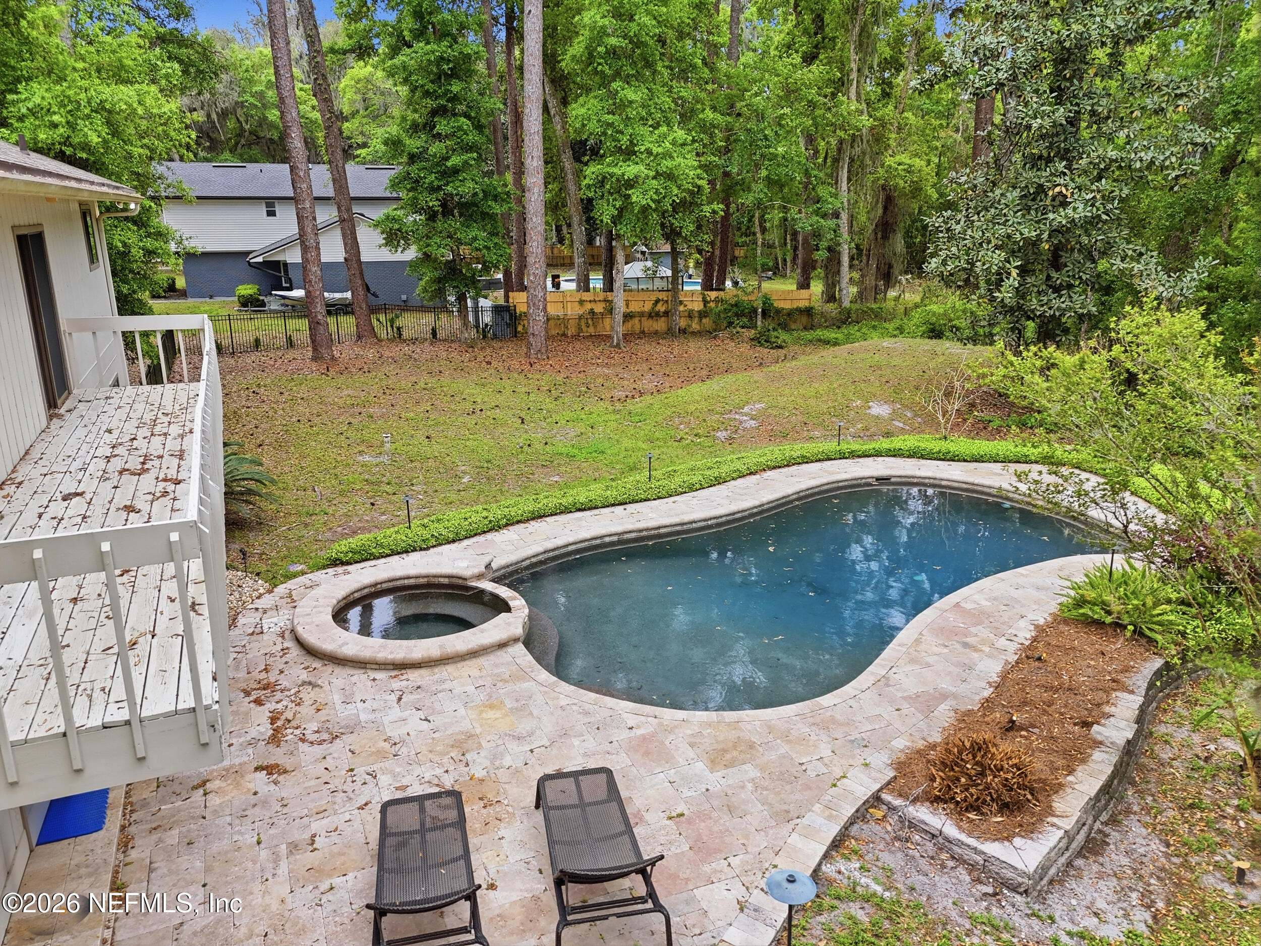 12852 LONGVIEW Drive W