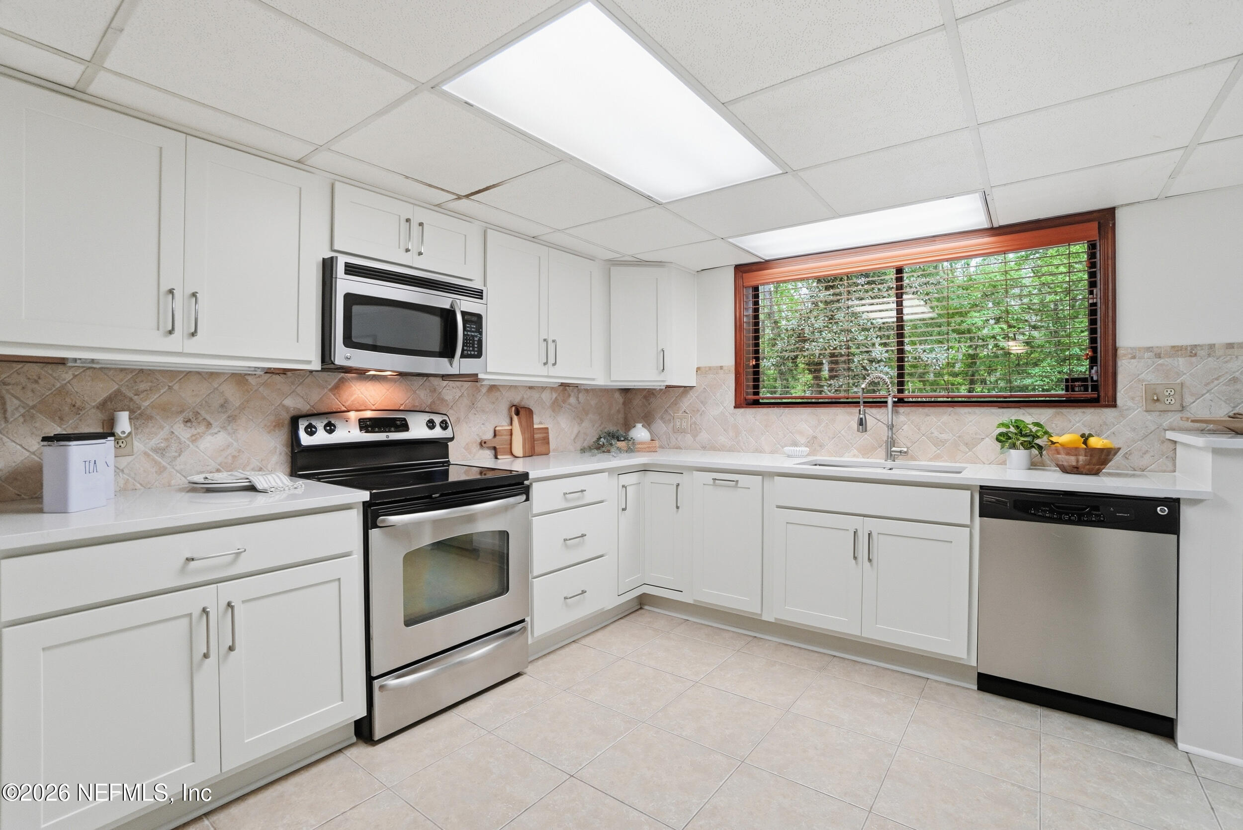 12852 LONGVIEW Drive W