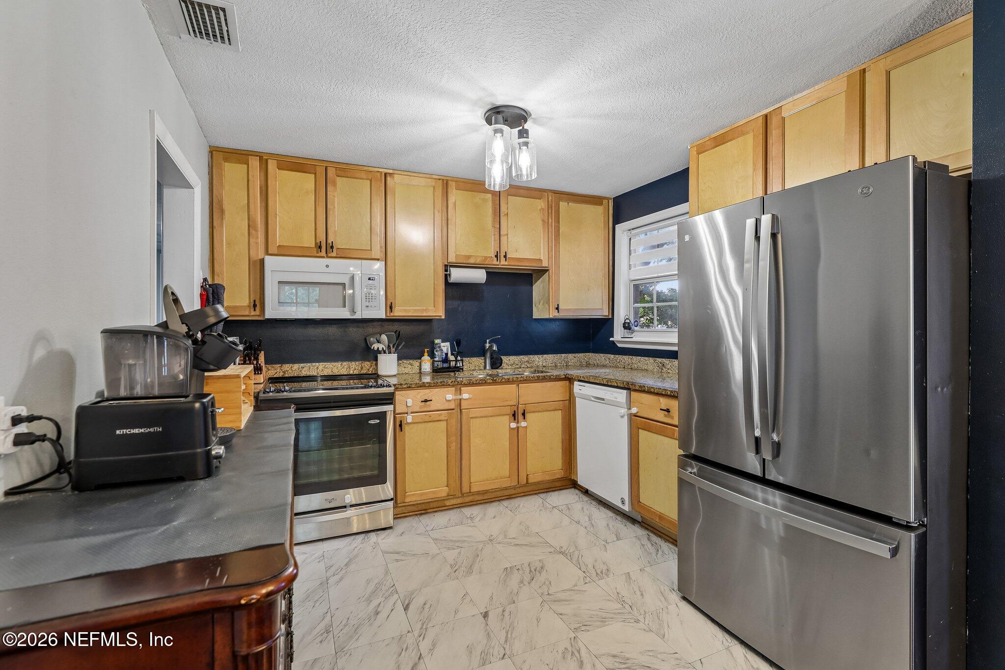 3024 YANLEE Lane