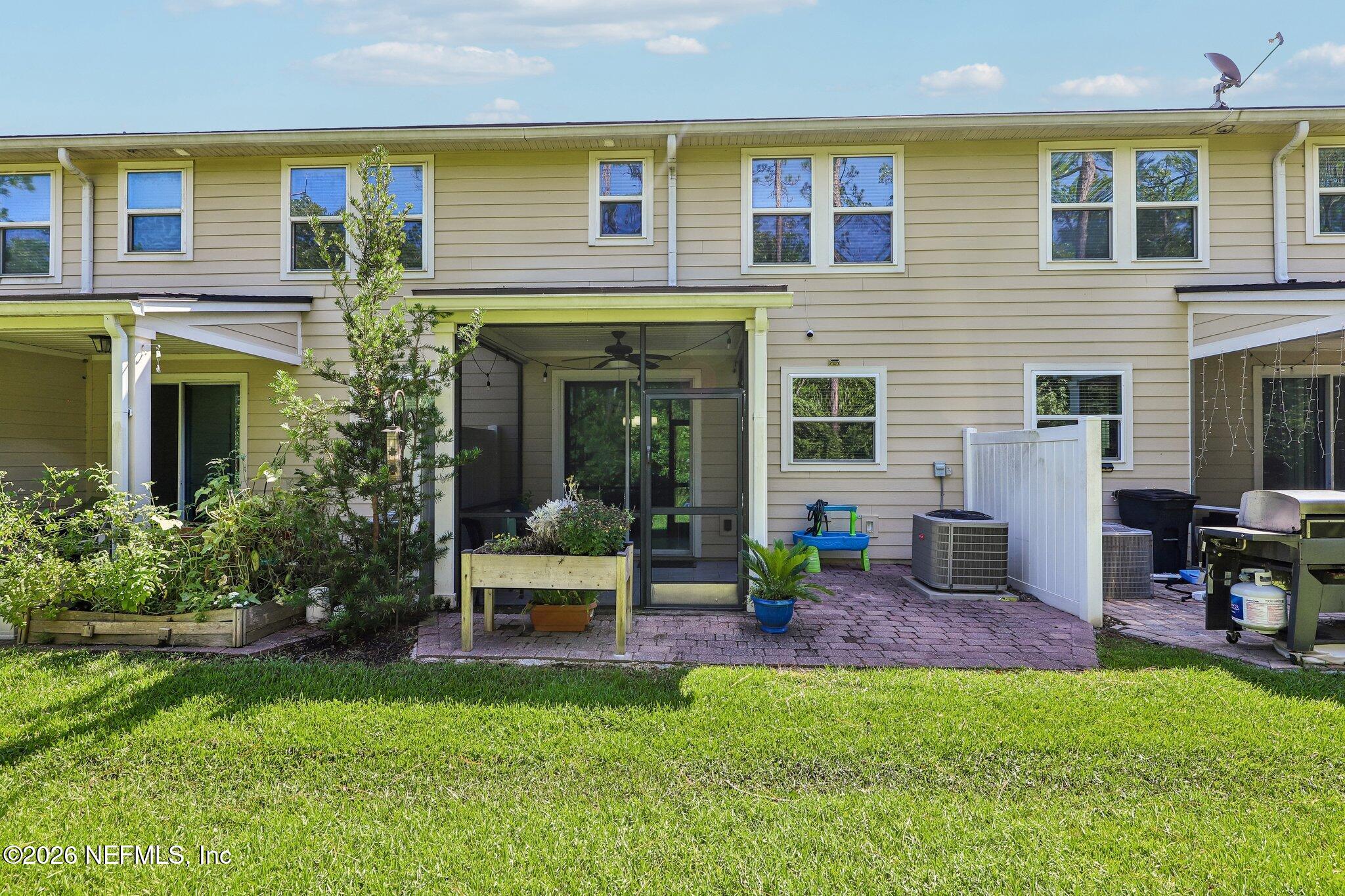 205 RICHMOND Drive, St. Johns