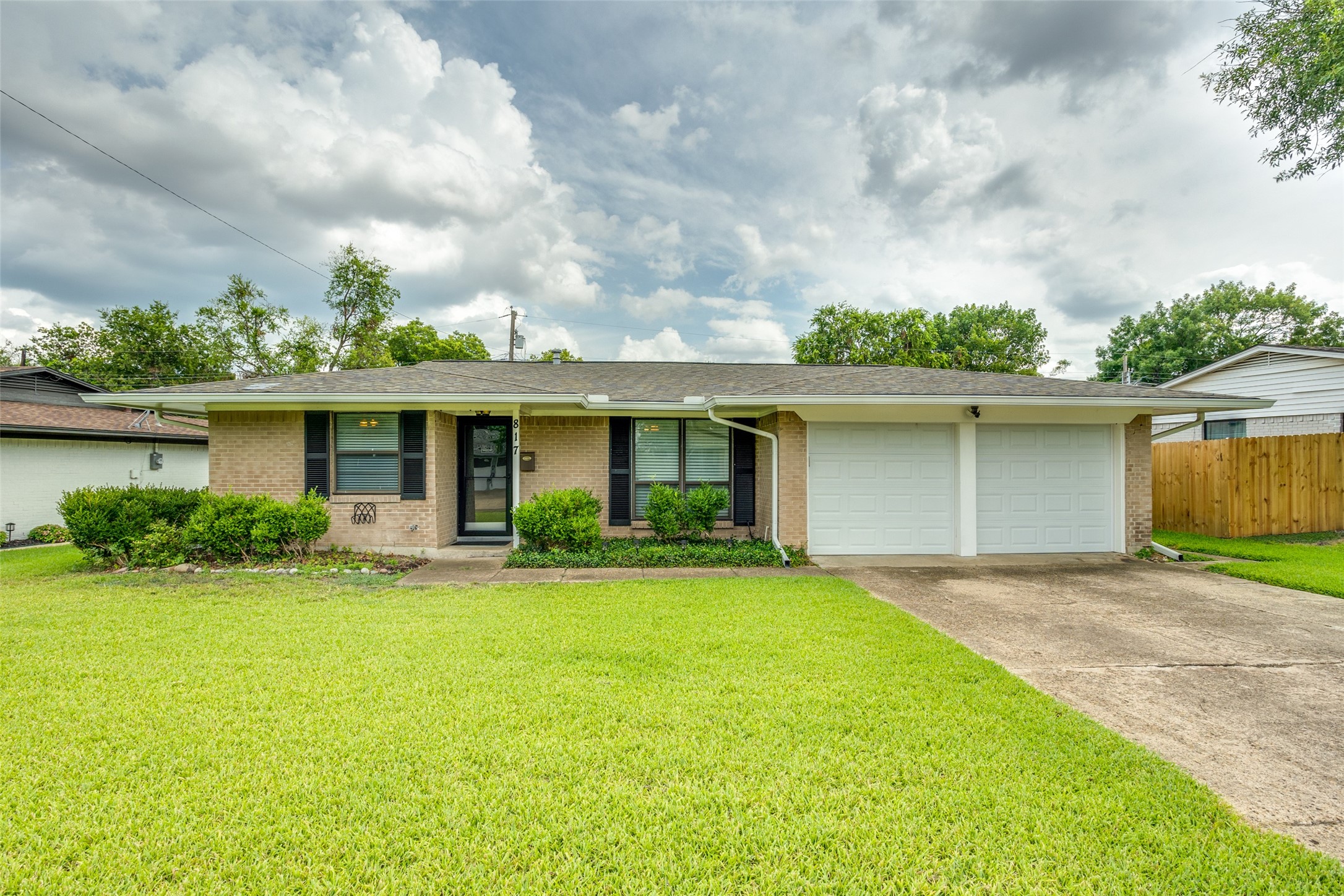 817 Warren Way
