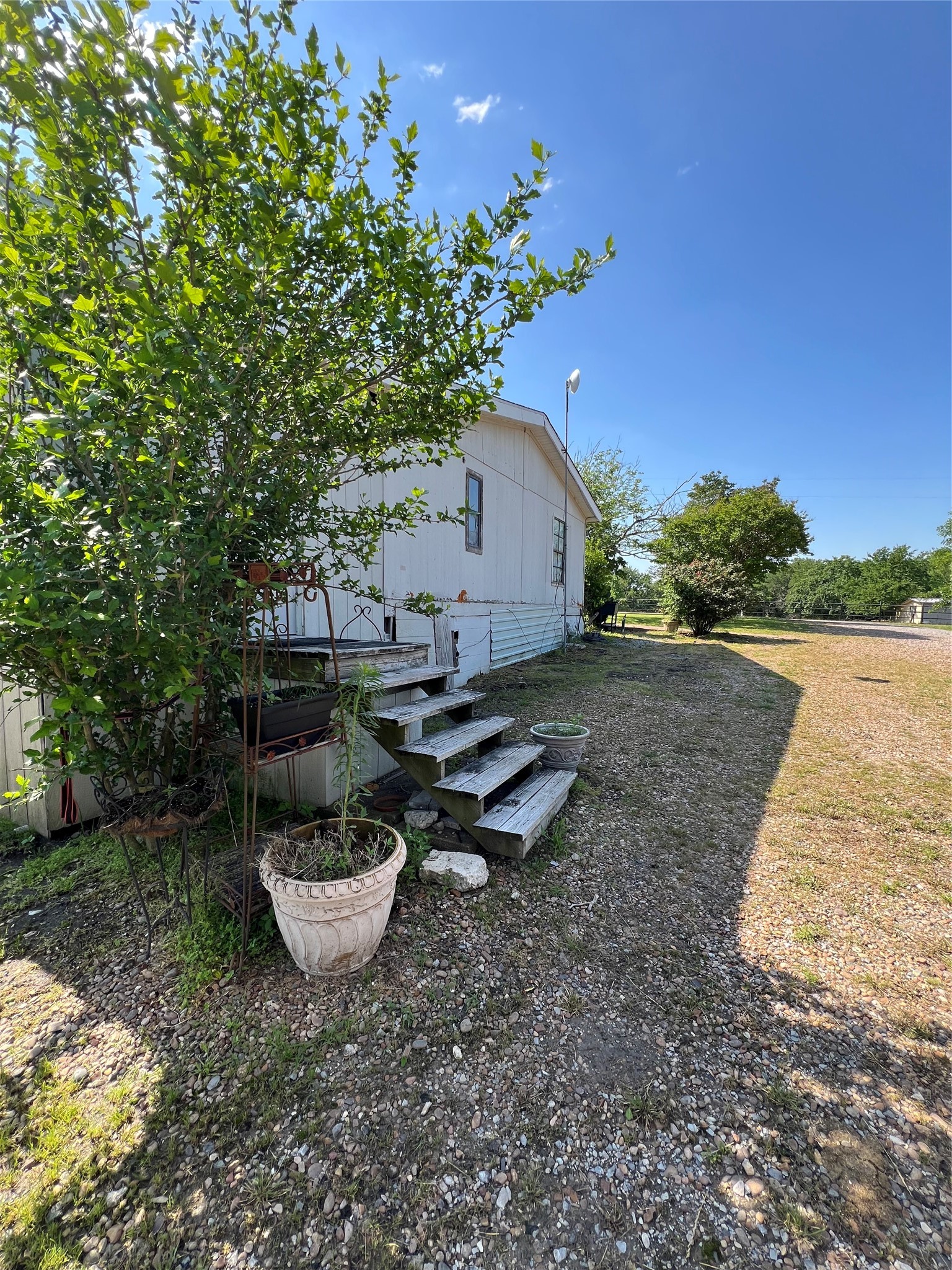 9083 County Road 864