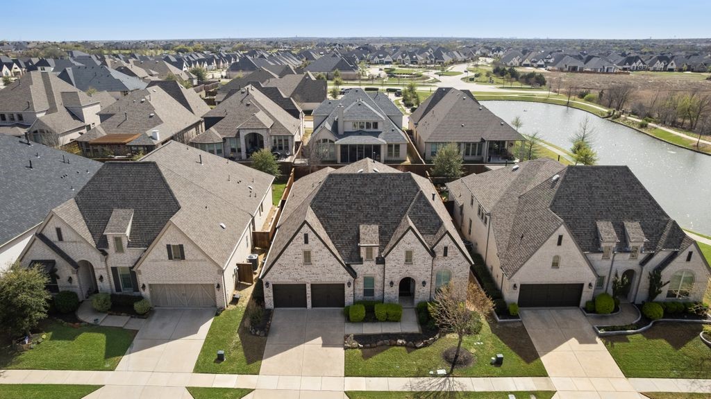 2425 Eclipse Place