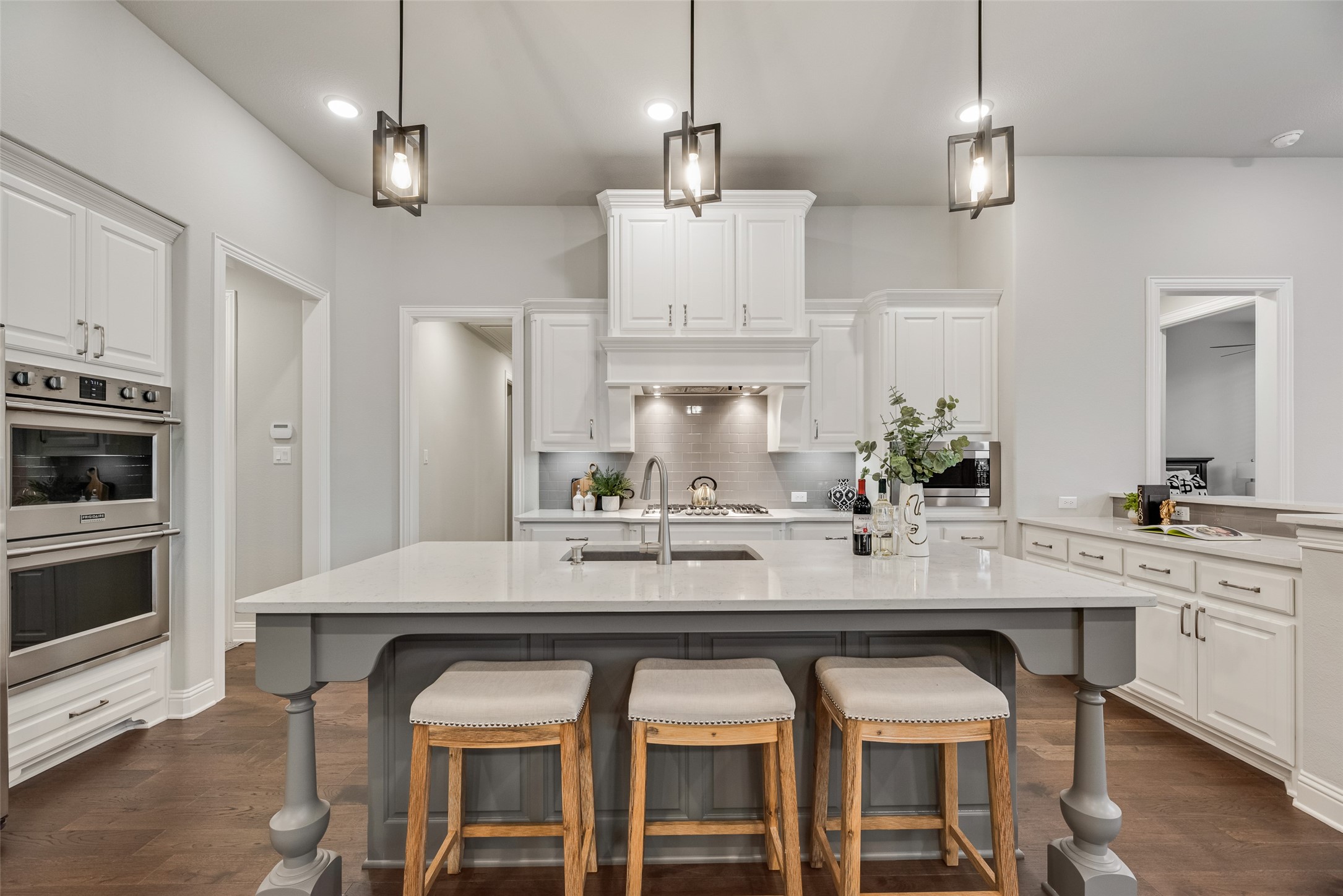 2425 Eclipse Place