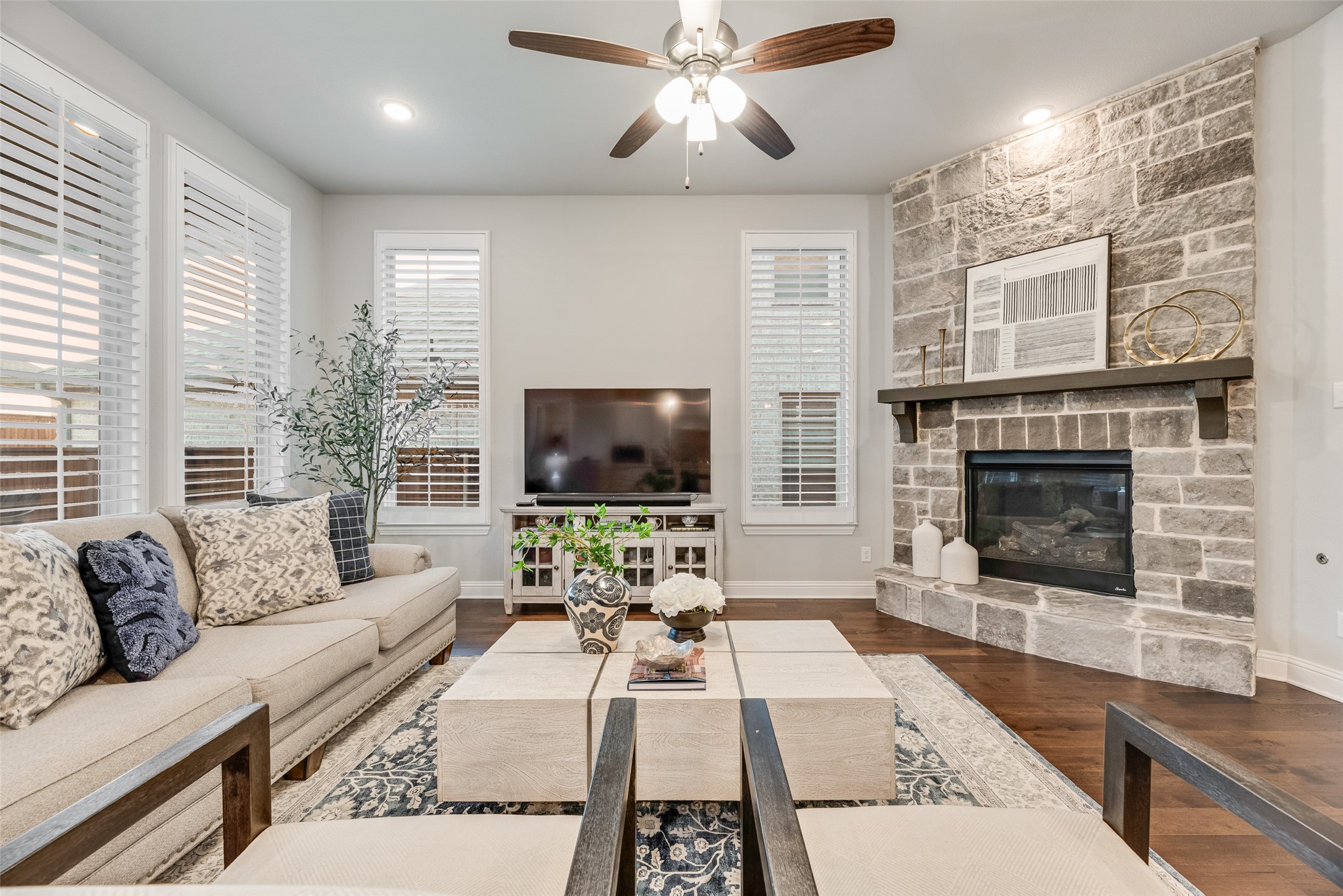 2425 Eclipse Place
