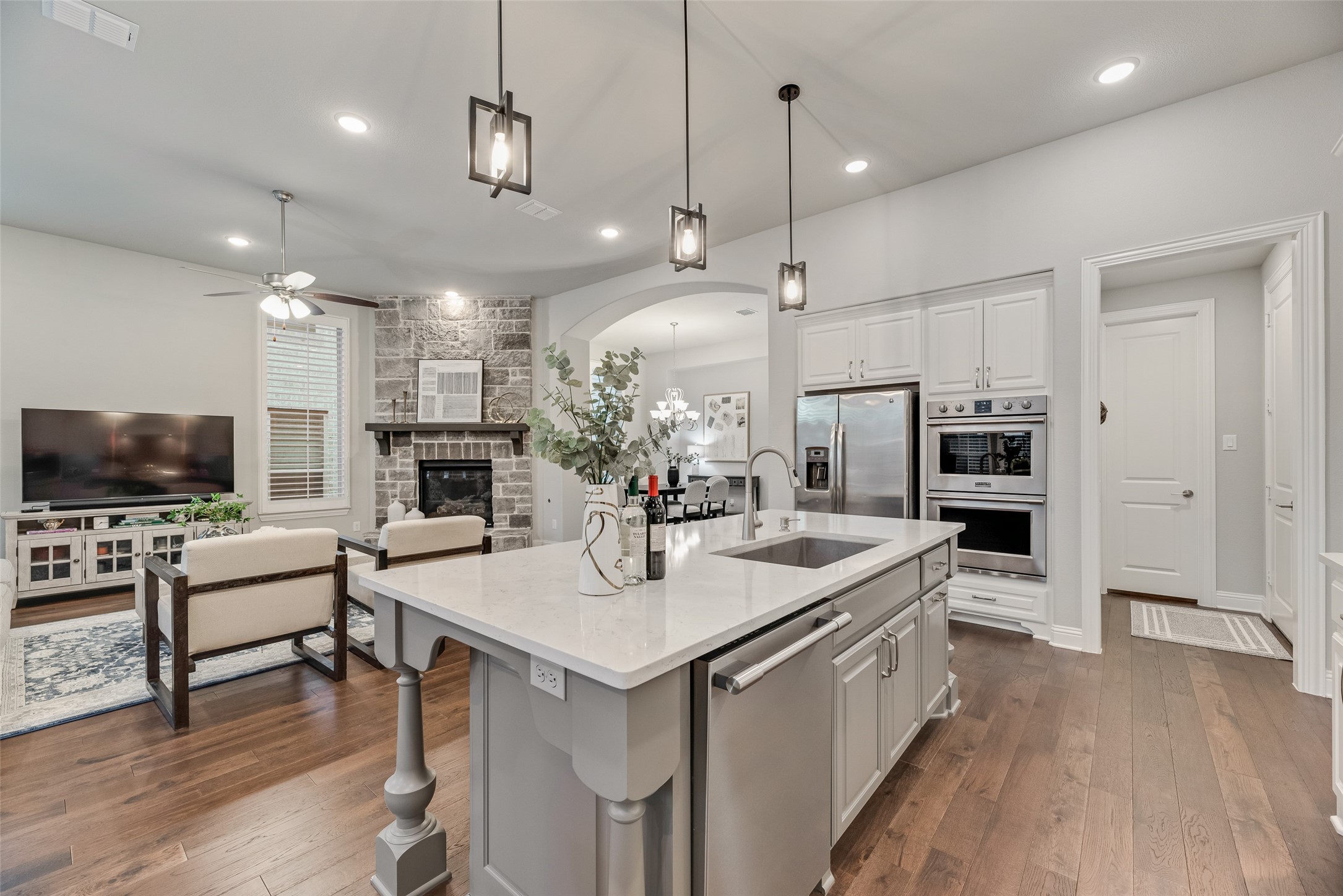 2425 Eclipse Place