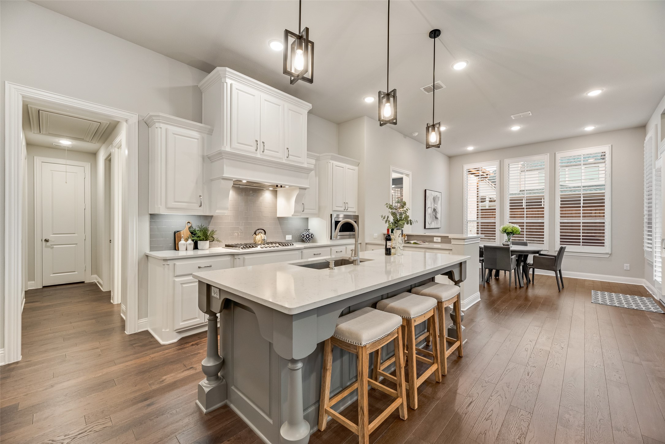 2425 Eclipse Place