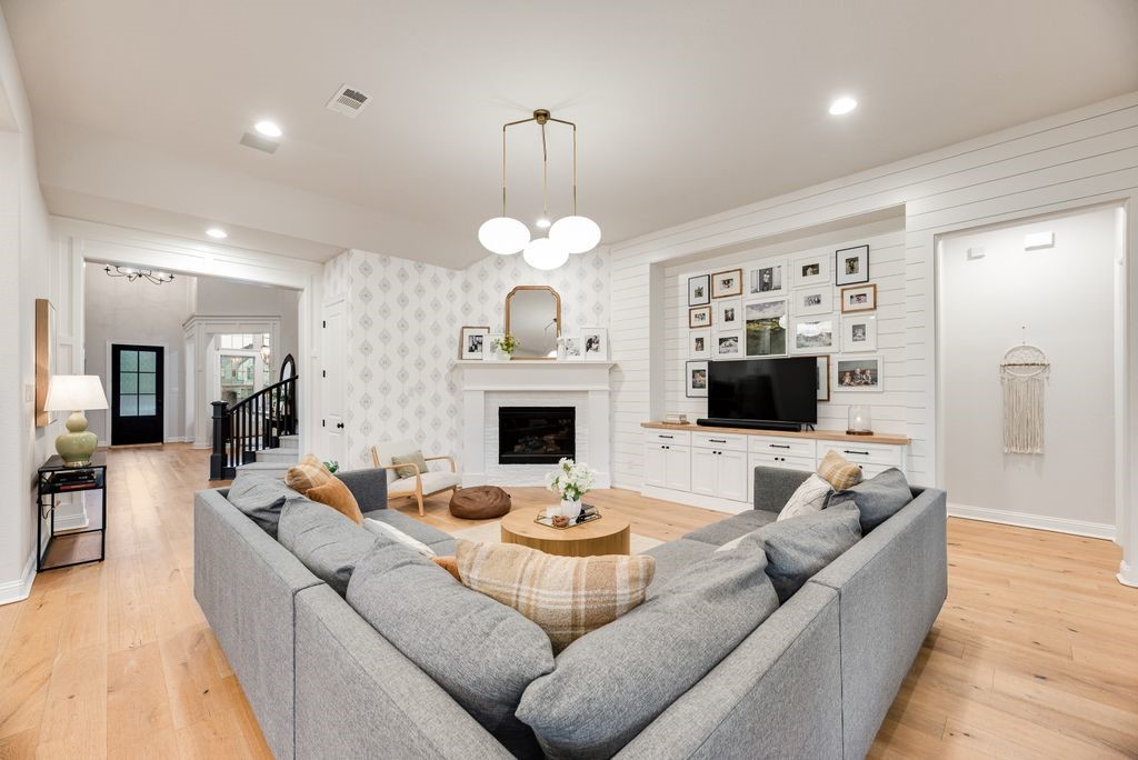 3413 Maplewood Drive