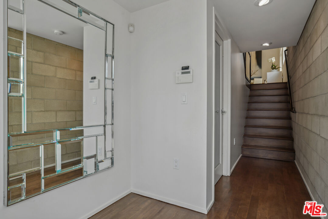 530 N Larchmont Blvd Unit: 2