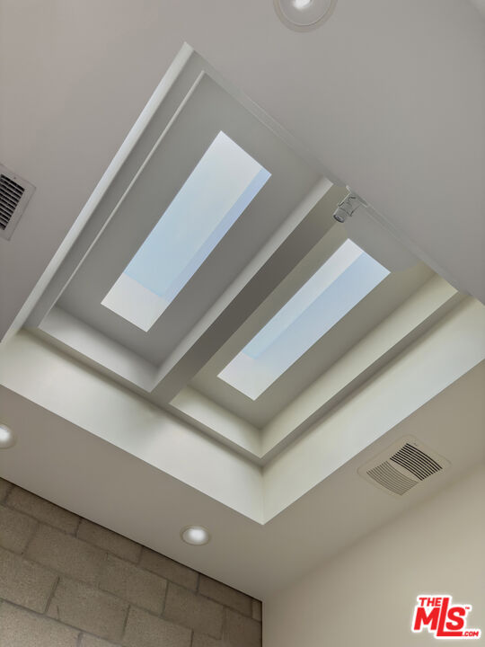 530 N Larchmont Blvd Unit: 2