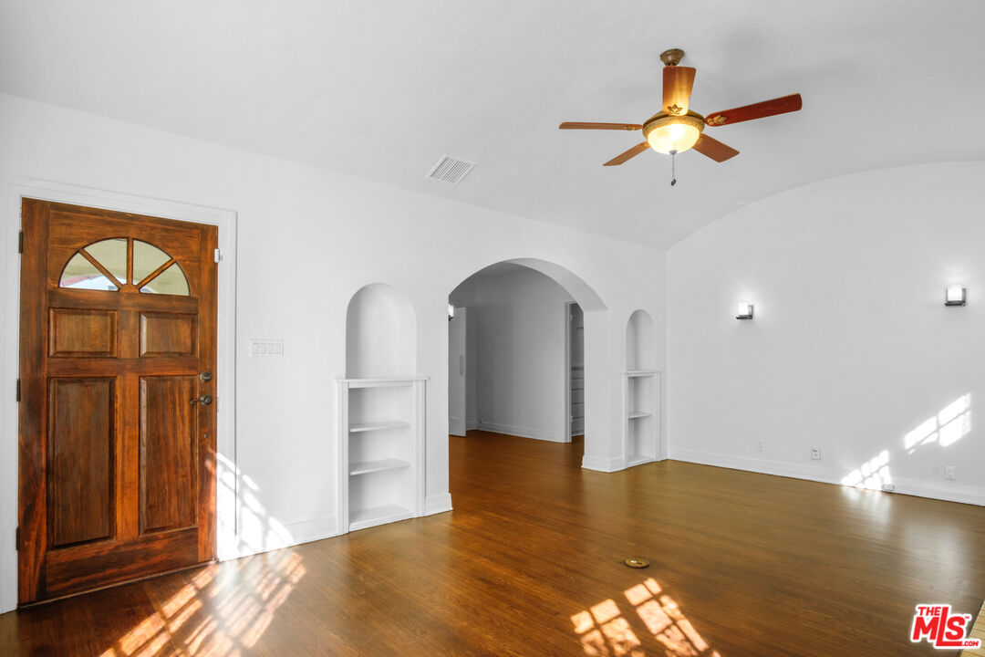 816 N Crescent Heights Blvd