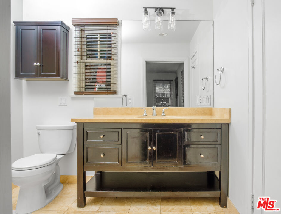 816 N Crescent Heights Blvd