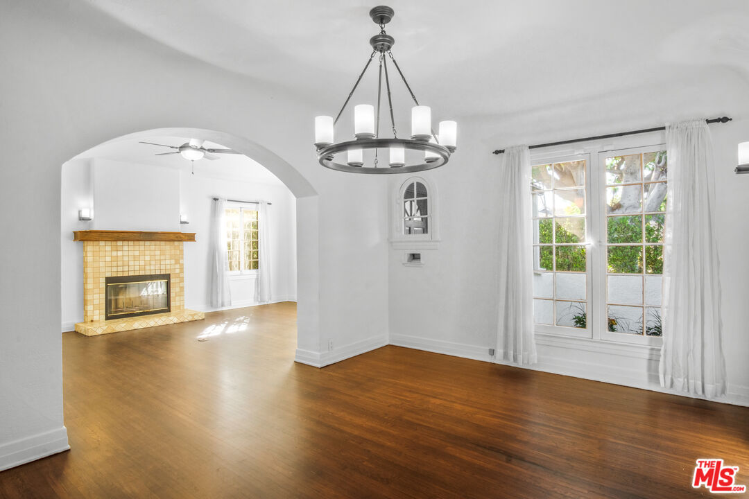 816 N Crescent Heights Blvd