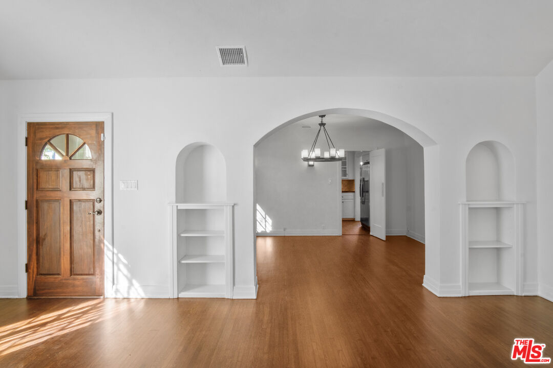 816 N Crescent Heights Blvd