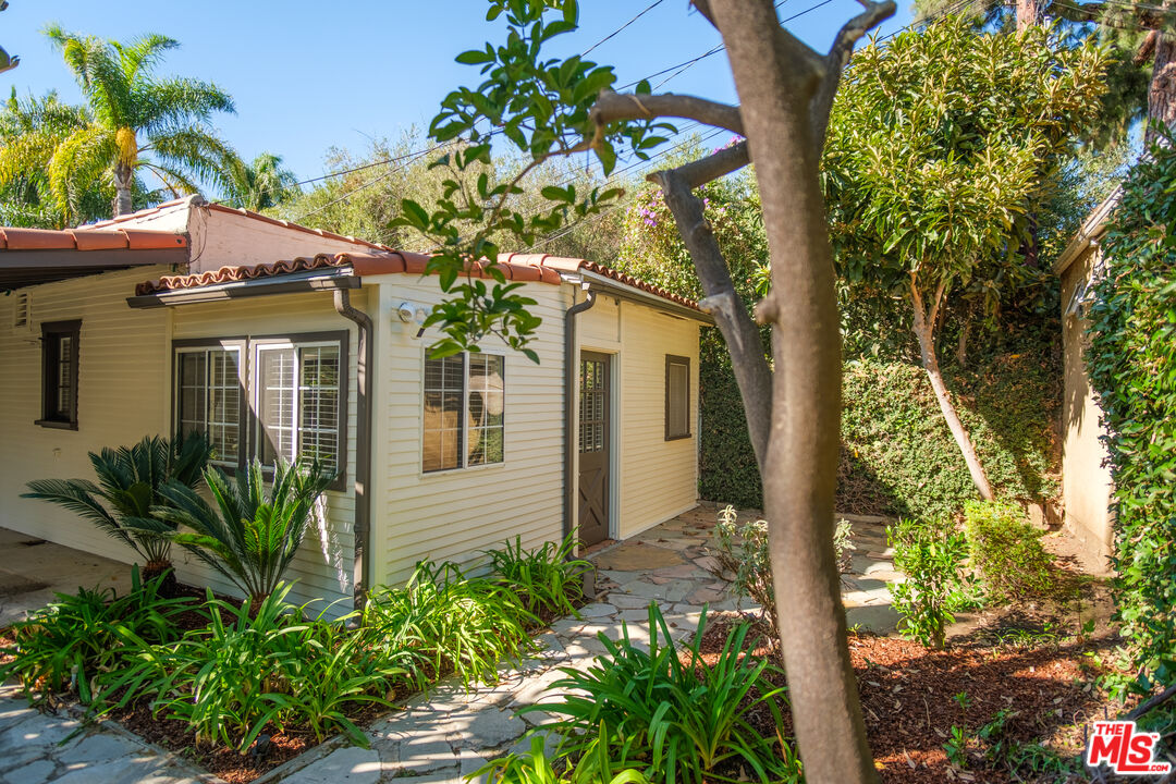 816 N Crescent Heights Blvd