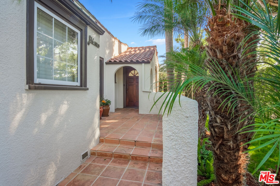 816 N Crescent Heights Blvd