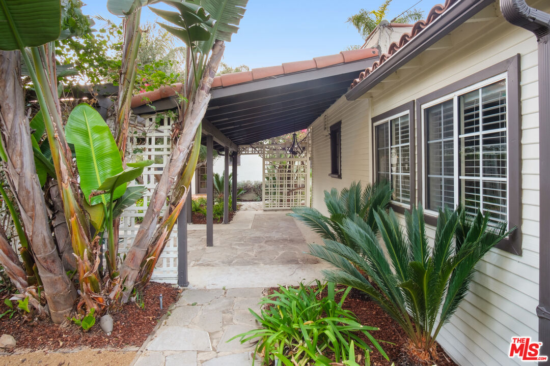 816 N Crescent Heights Blvd