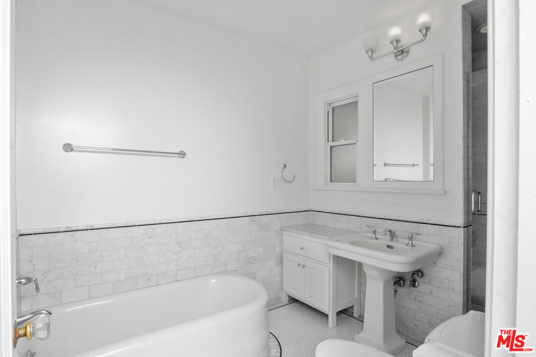 816 N Crescent Heights Blvd