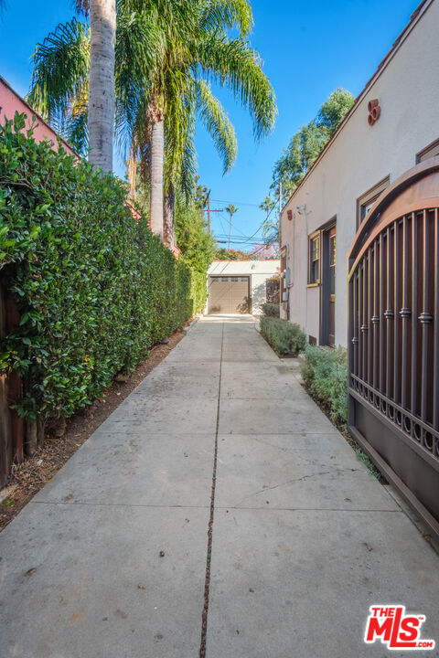 816 N Crescent Heights Blvd